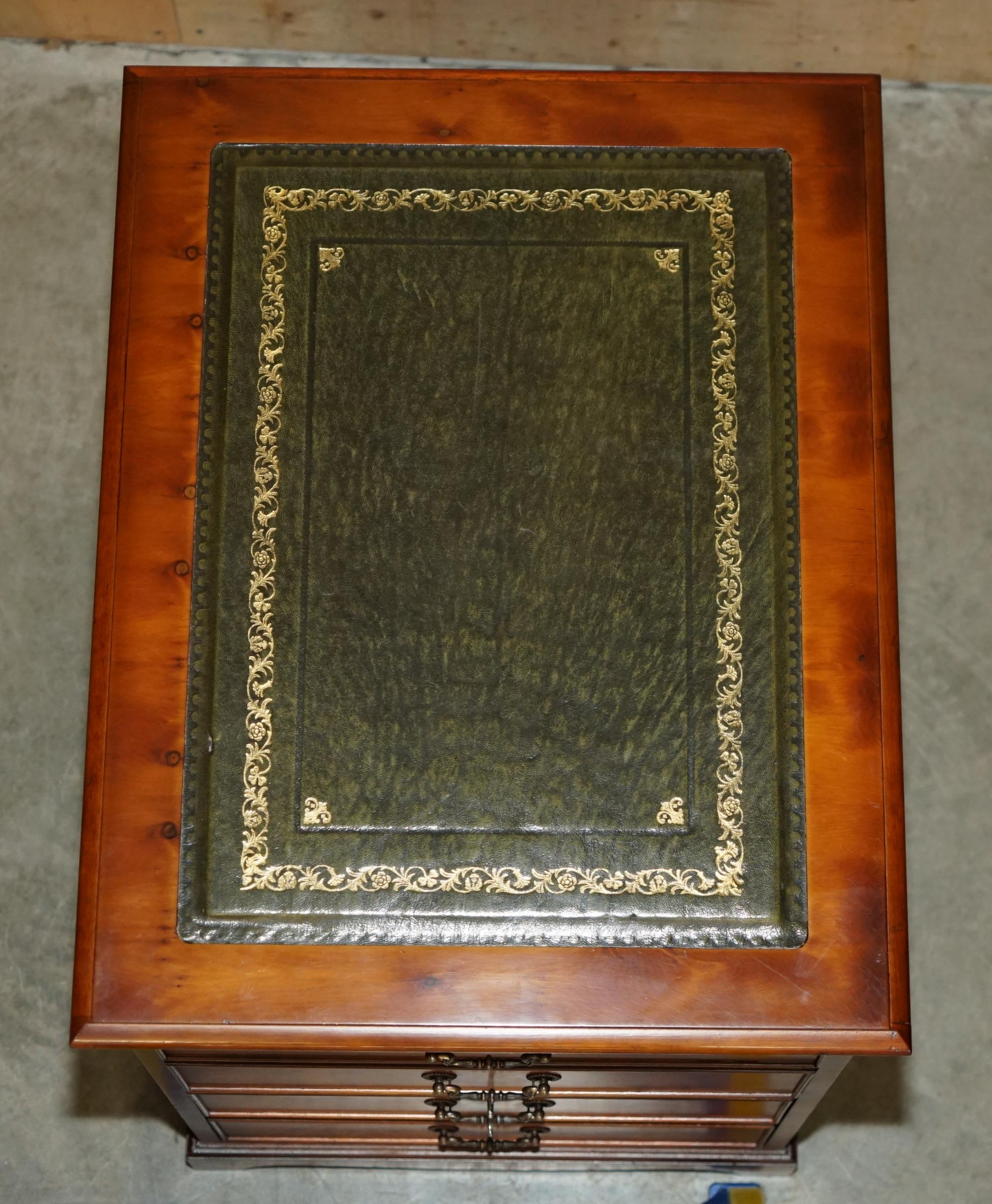 STUNNiNG BURR YEW WOOD GREEN LEATHER TOPPED DRAWERS FILING CABINET PART OF SUITE In condizioni buone in vendita a West Sussex, Pulborough