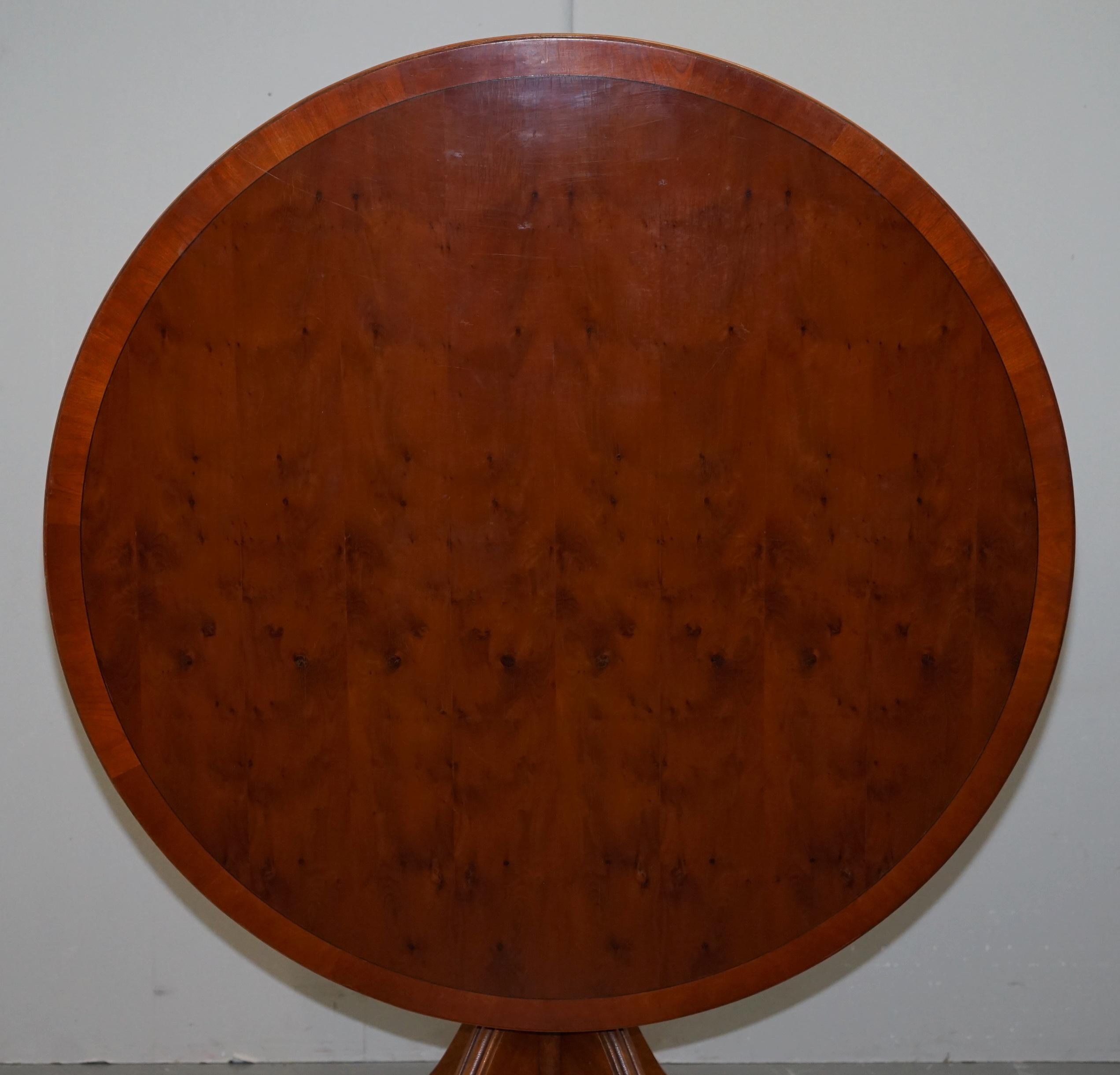 Stunning Burr Yew Wood Round Tilt-Top Dining or Occasional Centre Table Patina For Sale 11