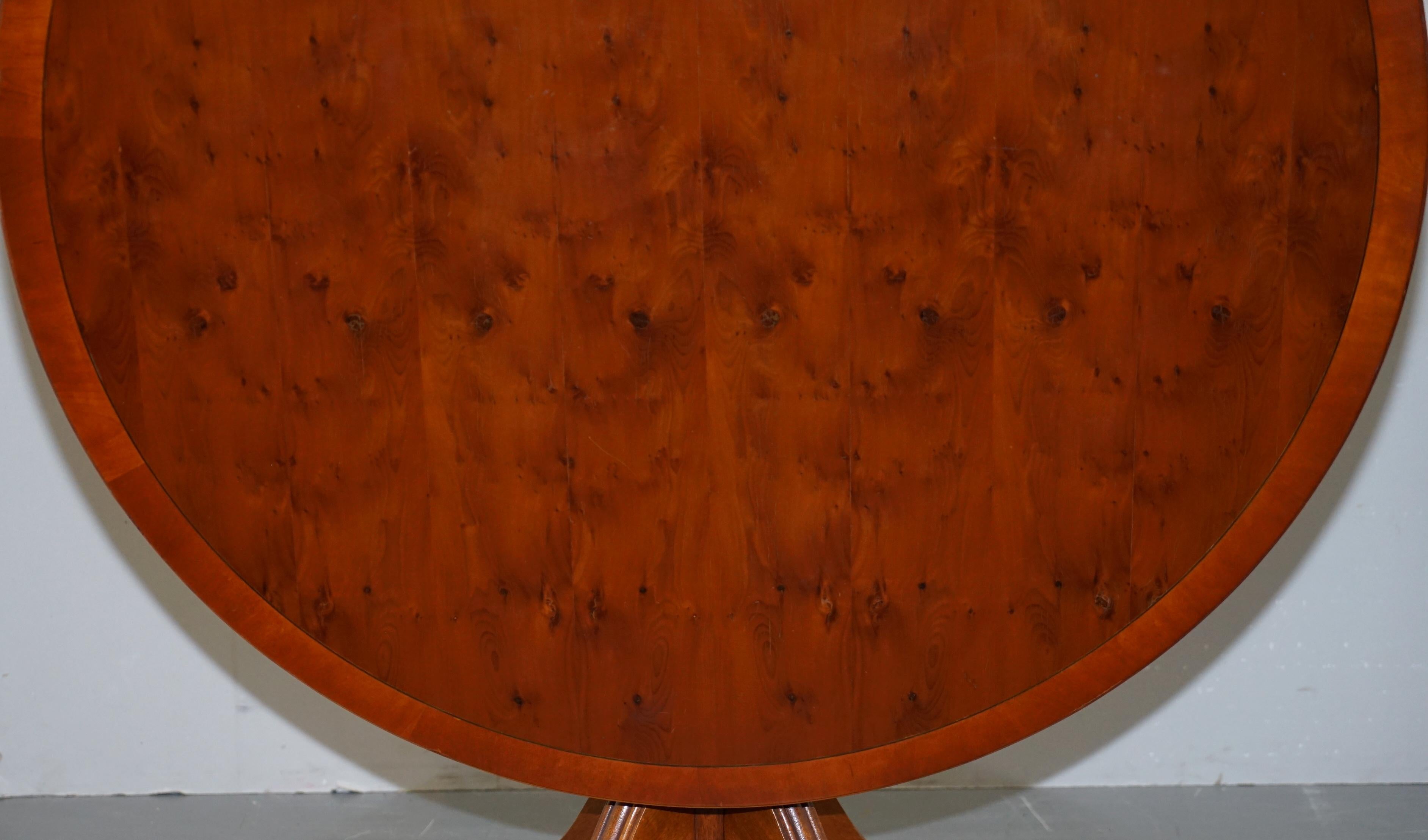 Stunning Burr Yew Wood Round Tilt-Top Dining or Occasional Centre Table Patina For Sale 12
