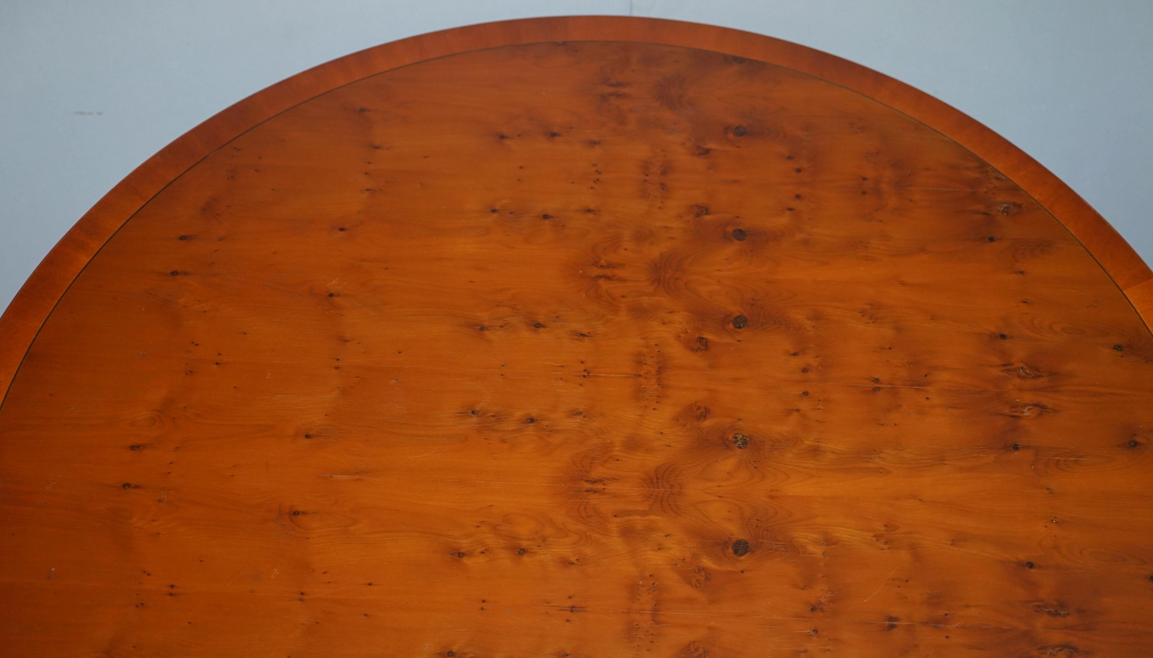 Art Deco Stunning Burr Yew Wood Round Tilt-Top Dining or Occasional Centre Table Patina For Sale