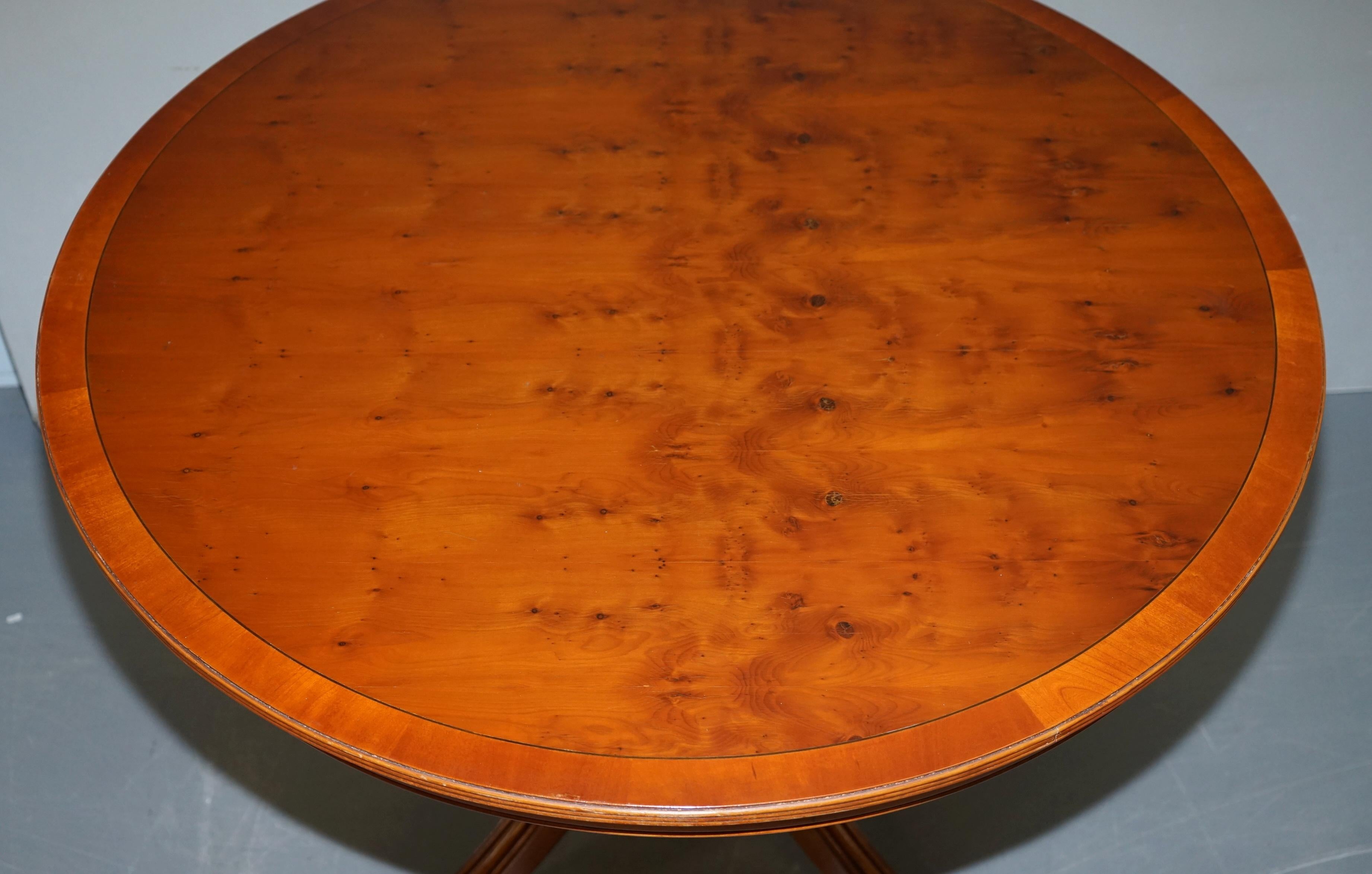 Hand-Crafted Stunning Burr Yew Wood Round Tilt-Top Dining or Occasional Centre Table Patina For Sale