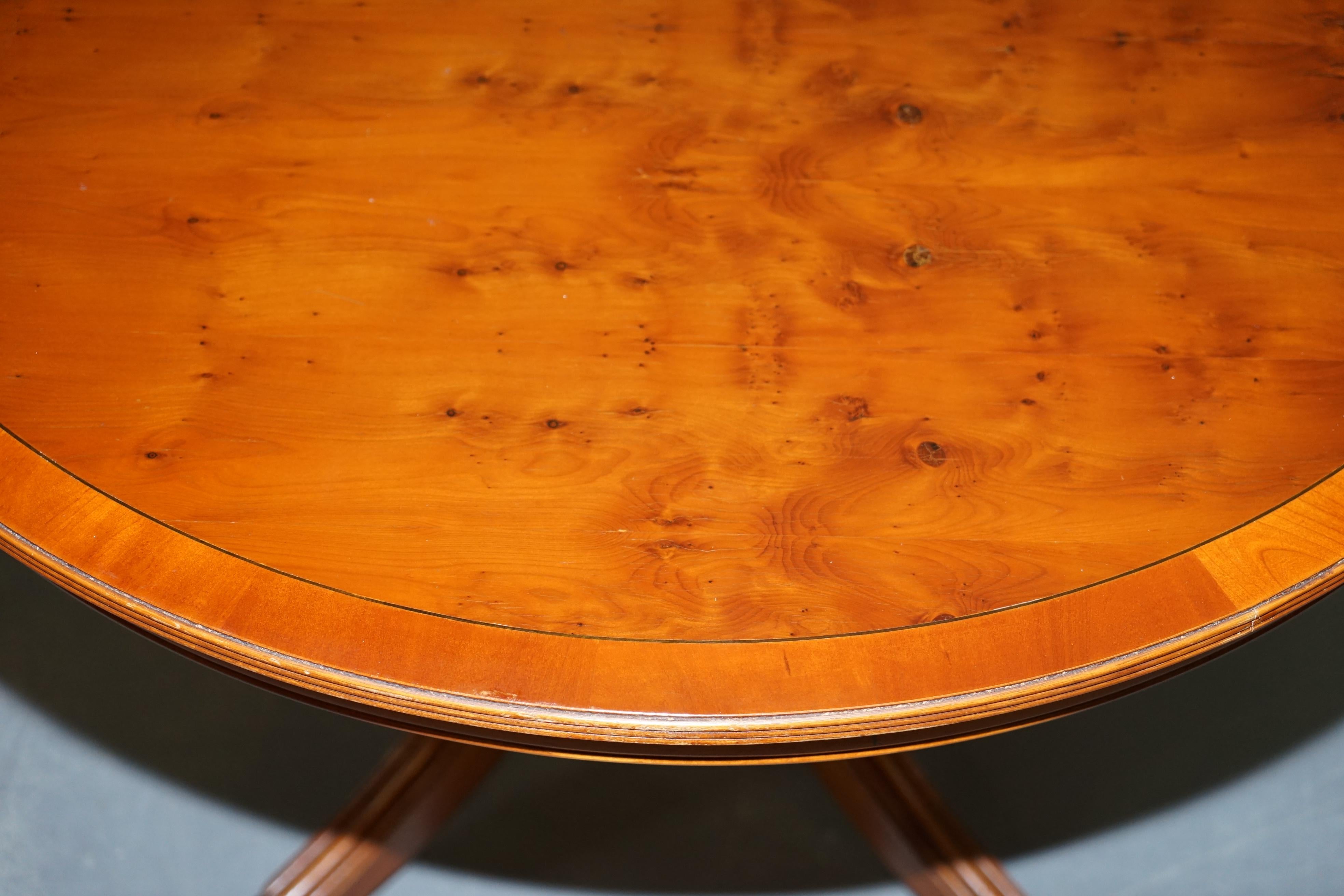 20th Century Stunning Burr Yew Wood Round Tilt-Top Dining or Occasional Centre Table Patina For Sale