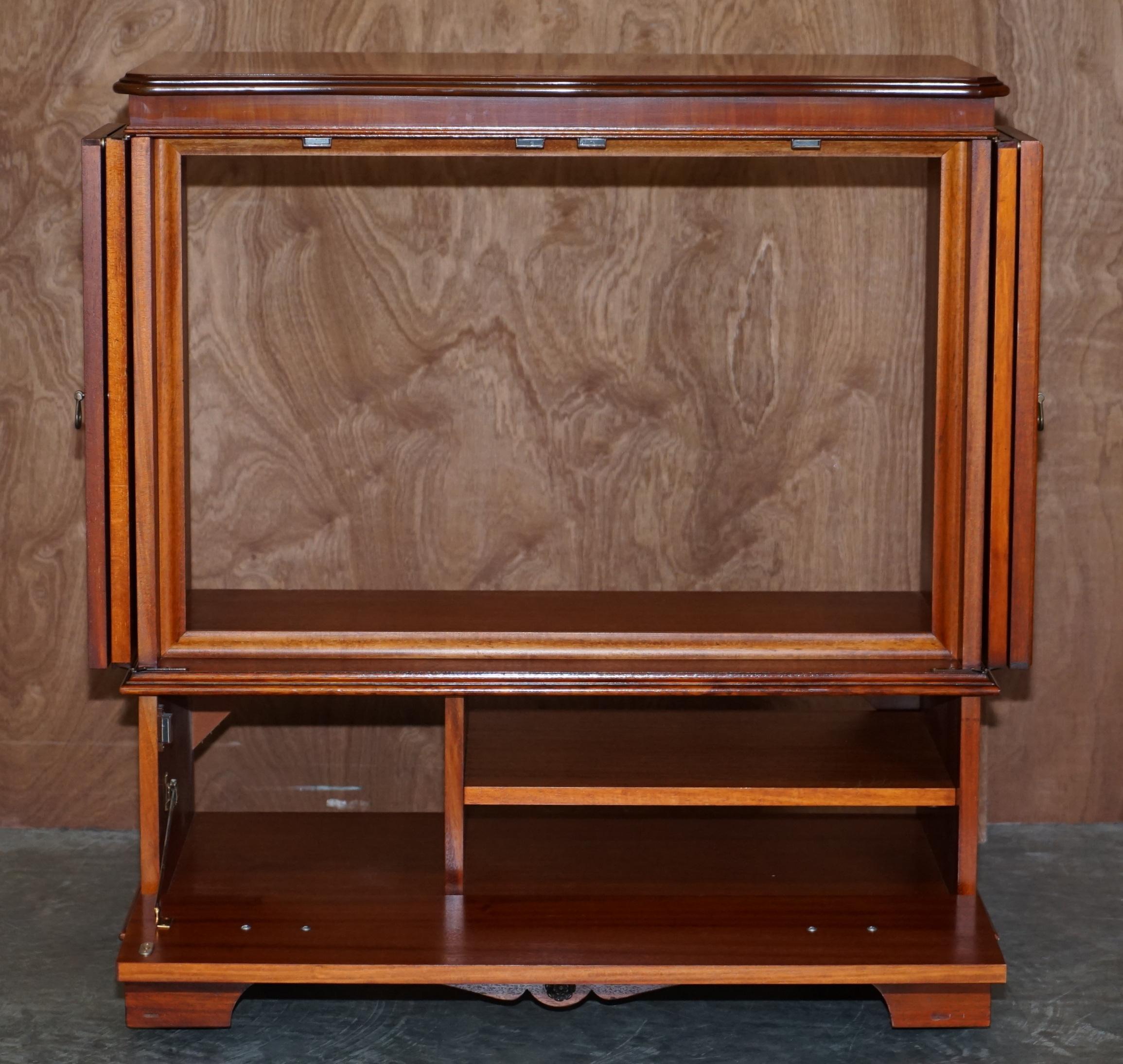 Stunning Burr Yew Wood TV Media Cupboard Designed to House Television & Boxes For Sale 5