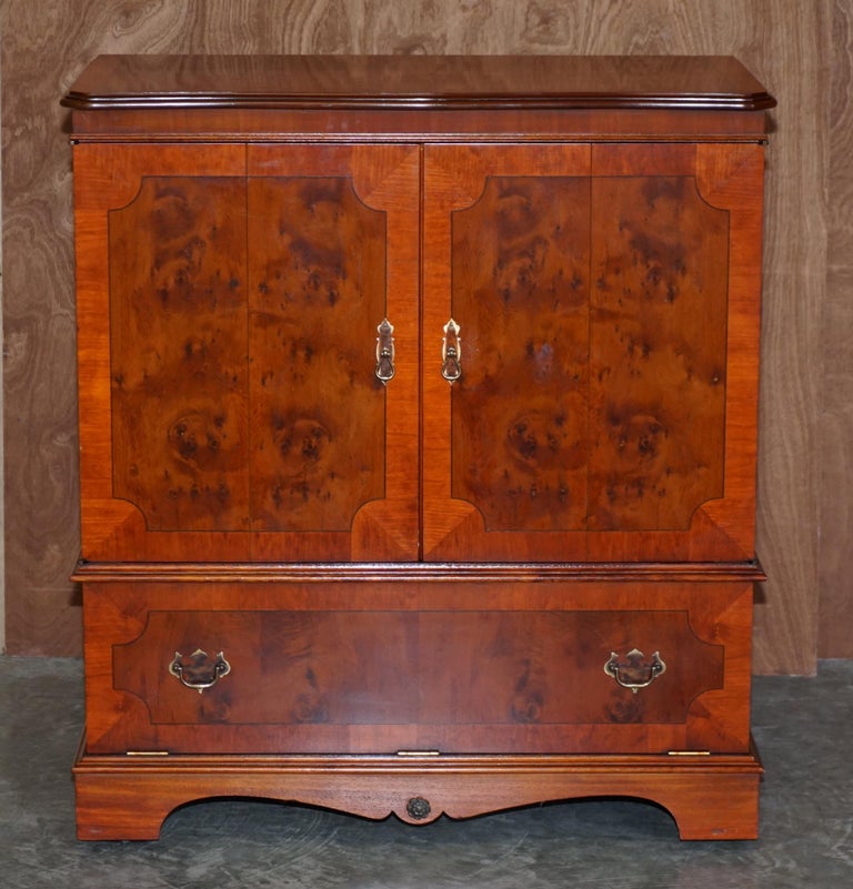 We are delighted to offer for sale this lovely Burr Yew wood TV cupboard with bi folding doors

A good looking and well made piece, designed to hide a TV and all your games or sky boxes cables included. This piece really tidy’s up the messiest