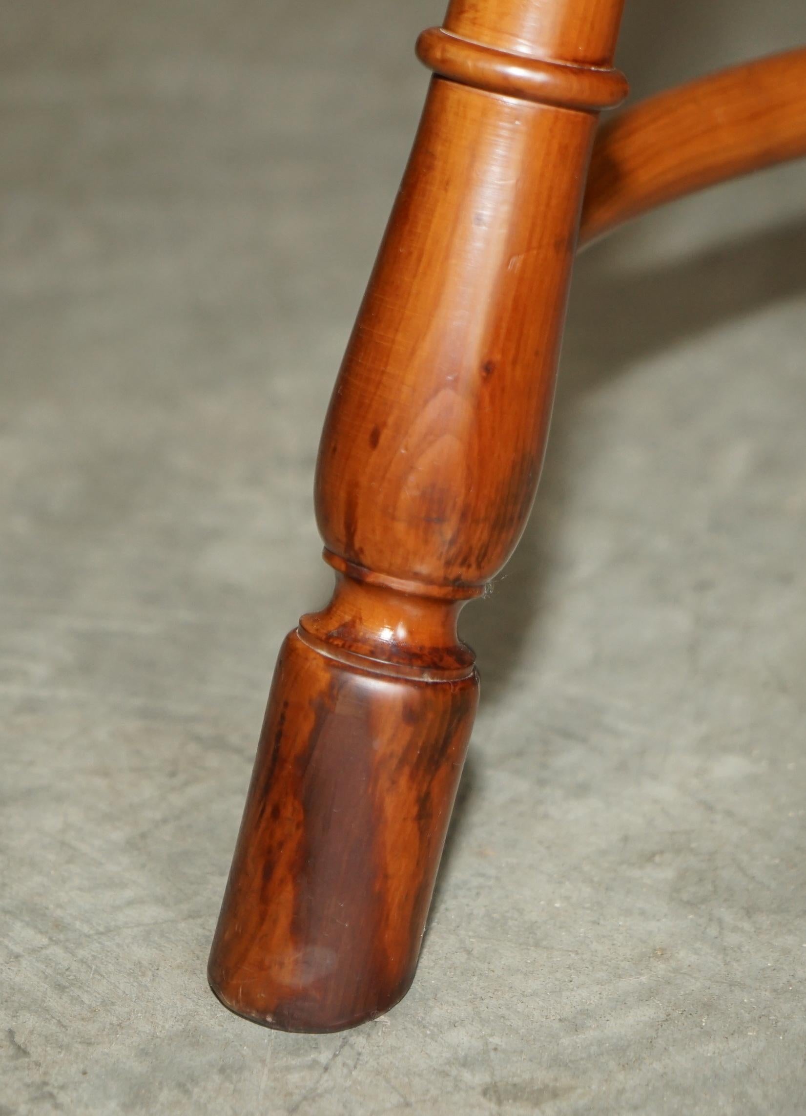Atemberaubender dreibeiniger Hocker aus Wurzelholz, Vintage, sehr dekorativ, mit Holzmaserung im Angebot 6