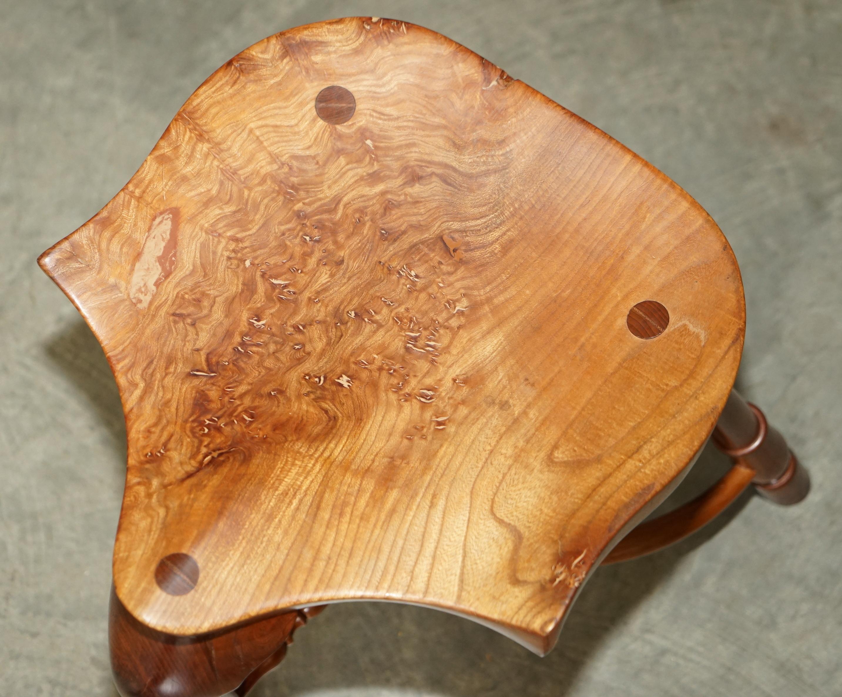 English Stunning Burr Yew Wood Vintage Three Legged Stool Very Decorative Timber Grain For Sale