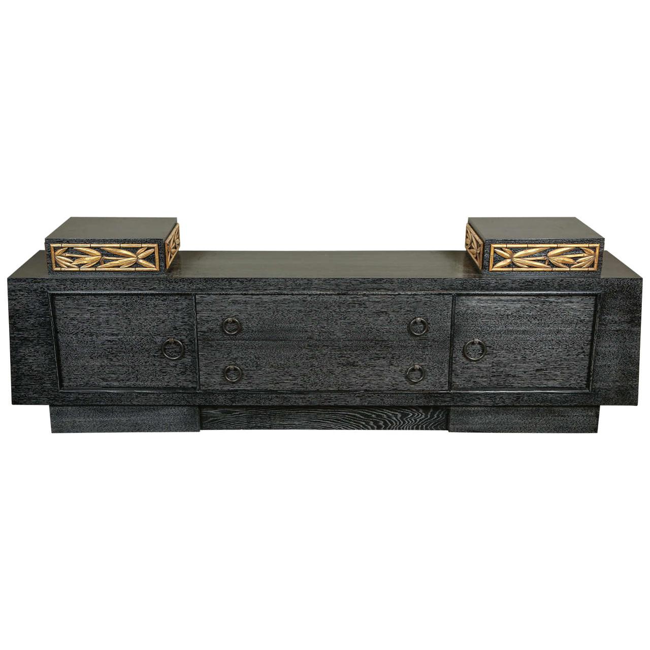 Superbe meuble de rangement en chêne cérusé noir avec motif de bambou sculpté de James Mont