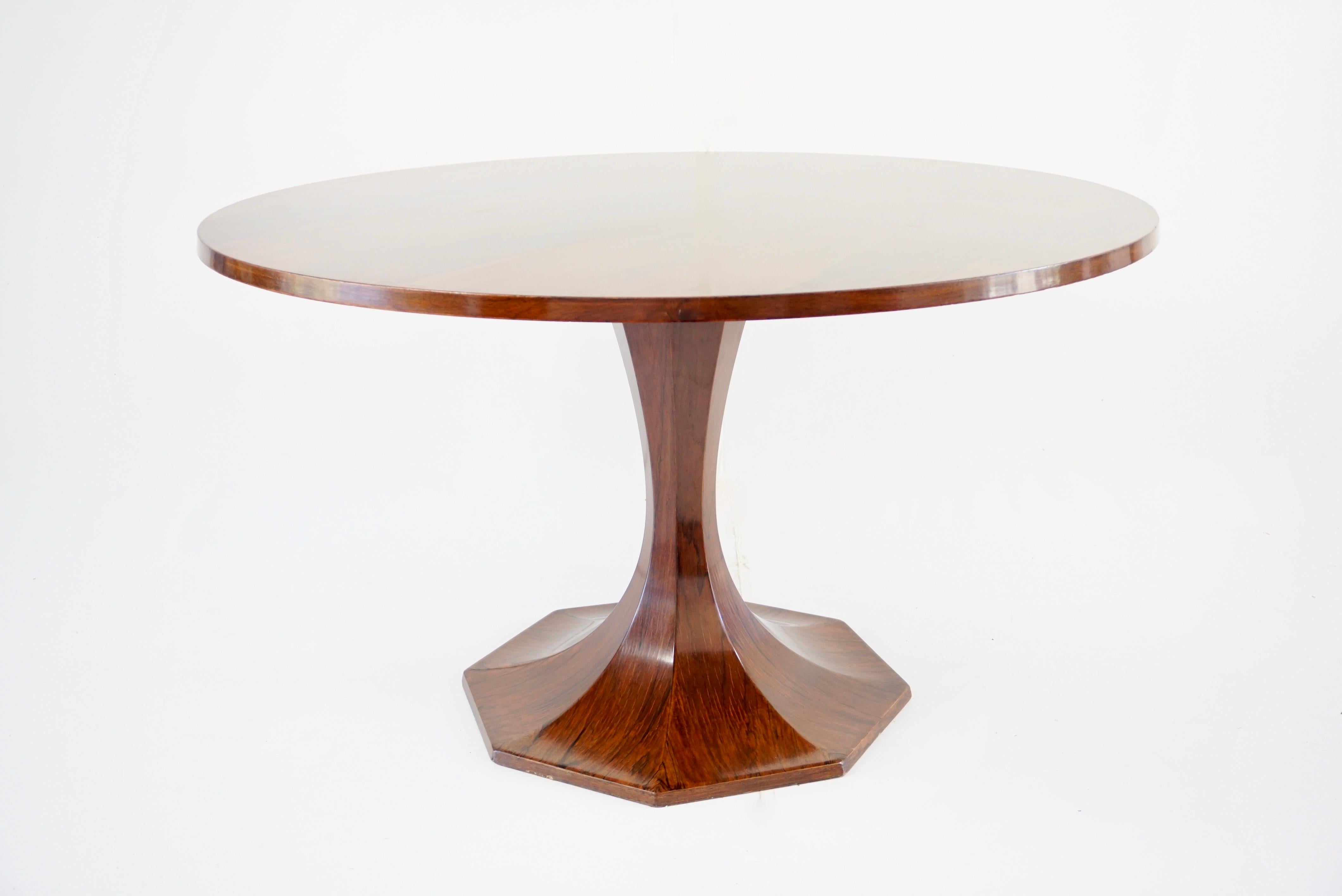 gorgeous large pedestal Carlo De Carli dining table, circa 1960 
bentwood, veneer 
very good original patina 
sculptural foot. The wooden grain has an admirable expression with dark grains that defines the aesthetics of this table
octagonal