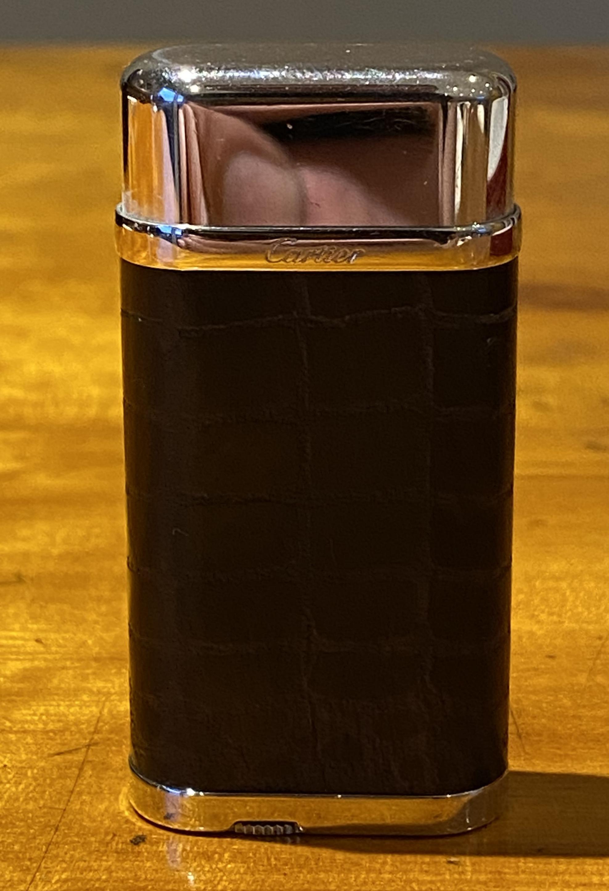 Superbe briquet ovale Cartier Décor cuir brun garni de palladium Papiers en boîte 2