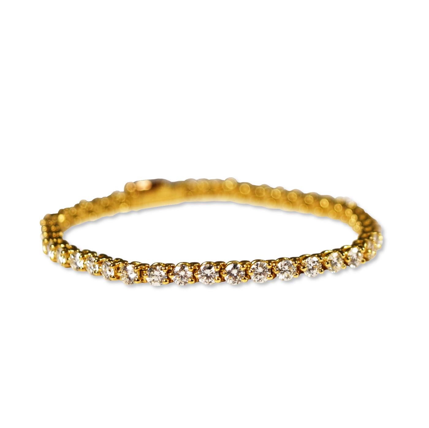 The Maison Cartier is famous for its high quality high jewelry and this bracelet is the perfect example of excellence in simplicity. This classic diamond tennis bracelet plays with fluidity and light with a  design that magnifies the brilliance of