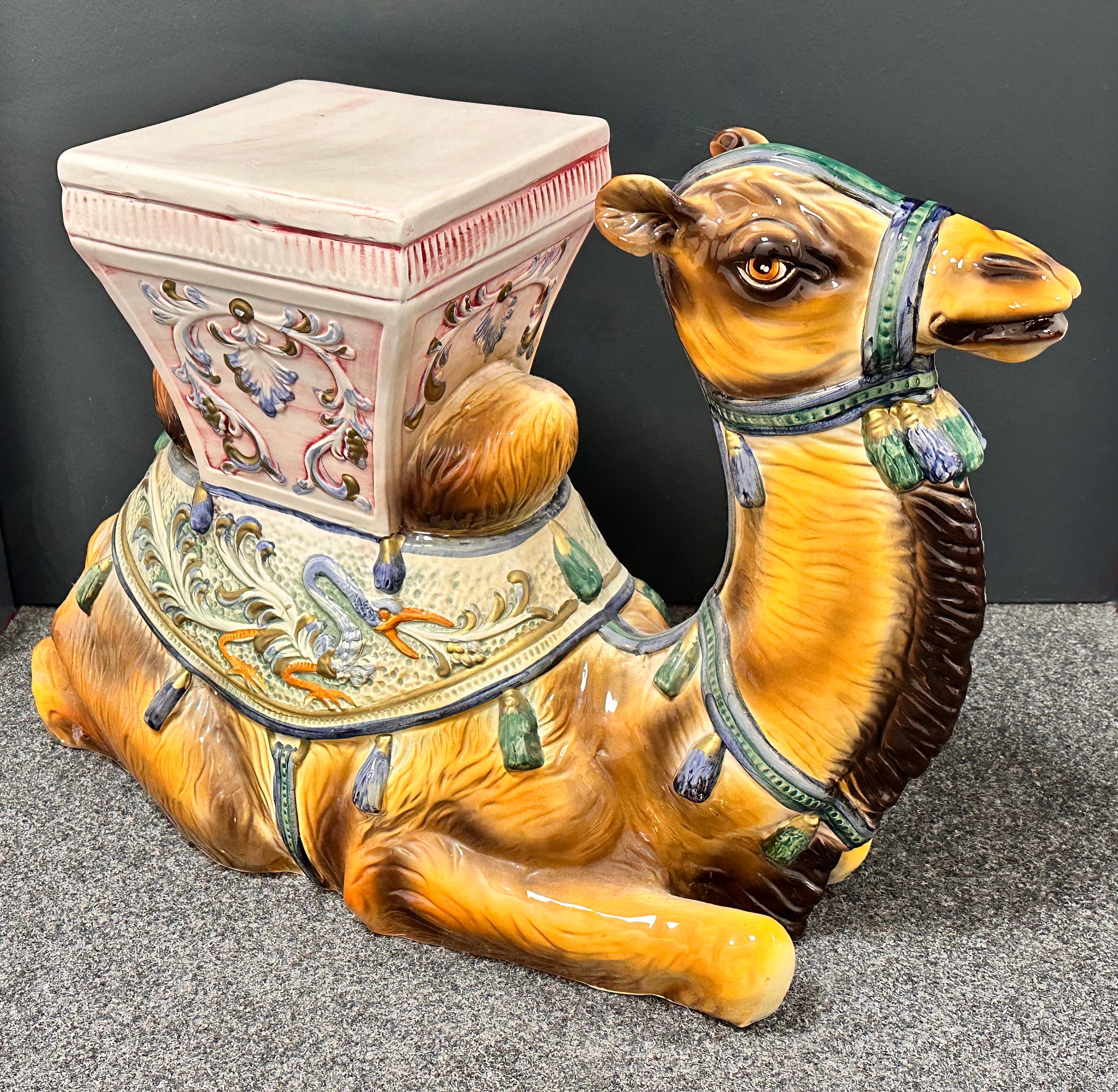 Atemberaubender Hollywood-Regency-Gartenhocker oder Beistelltisch aus Keramik mit Kamel, Italien 1960er Jahre im Angebot 5