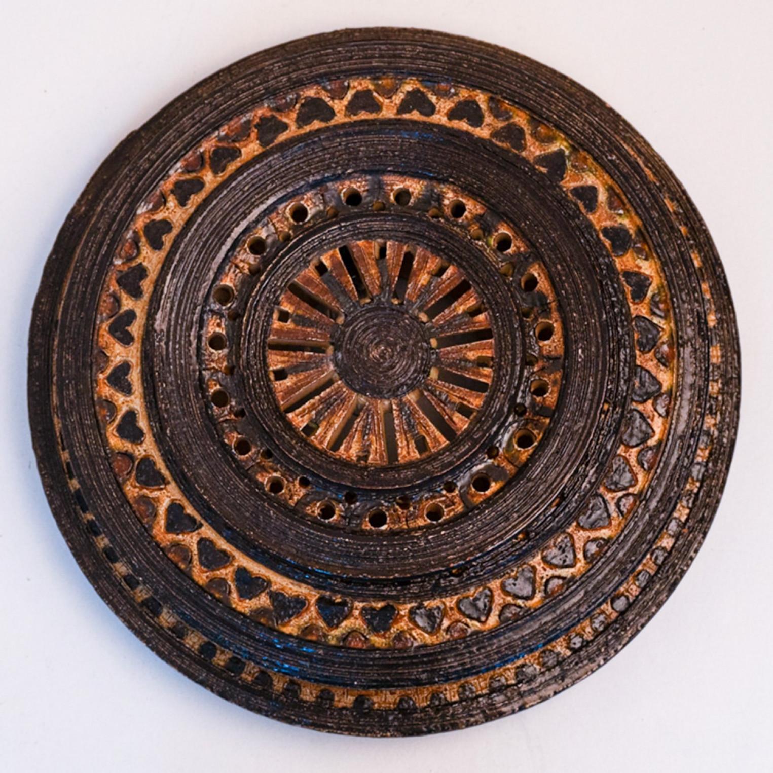 Spectacular circular ceramic wall light, with beautiful  accents. Manufactured in Denmark in the 1970s.

Cleaned, well-wired and ready to use
The fixture requires one single E14 standard bulb.

Dimensions:

Diameter: 12.59