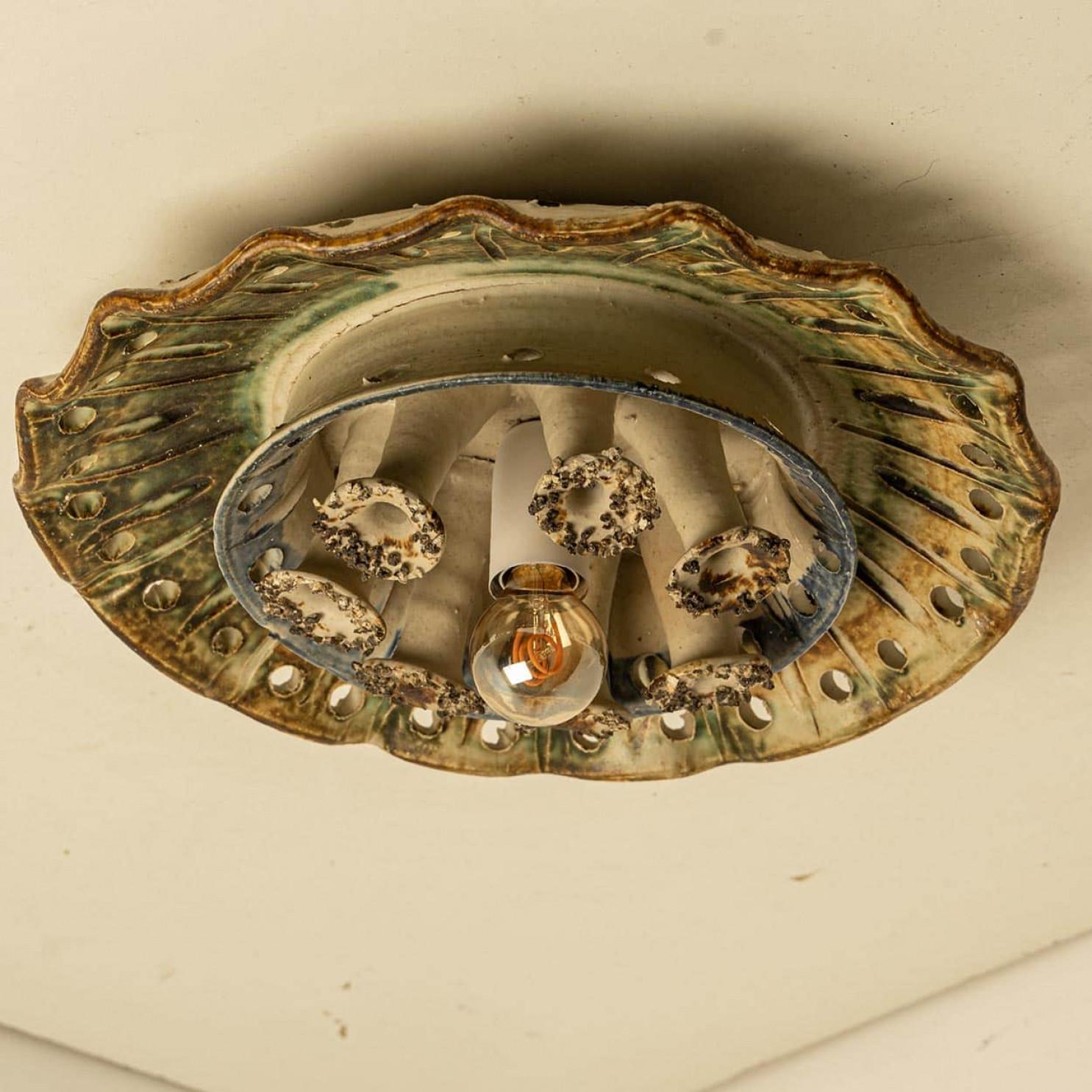 Splendida lampada da parete in ceramica nello stile di Axella, Danimarca 1970 in vendita 1