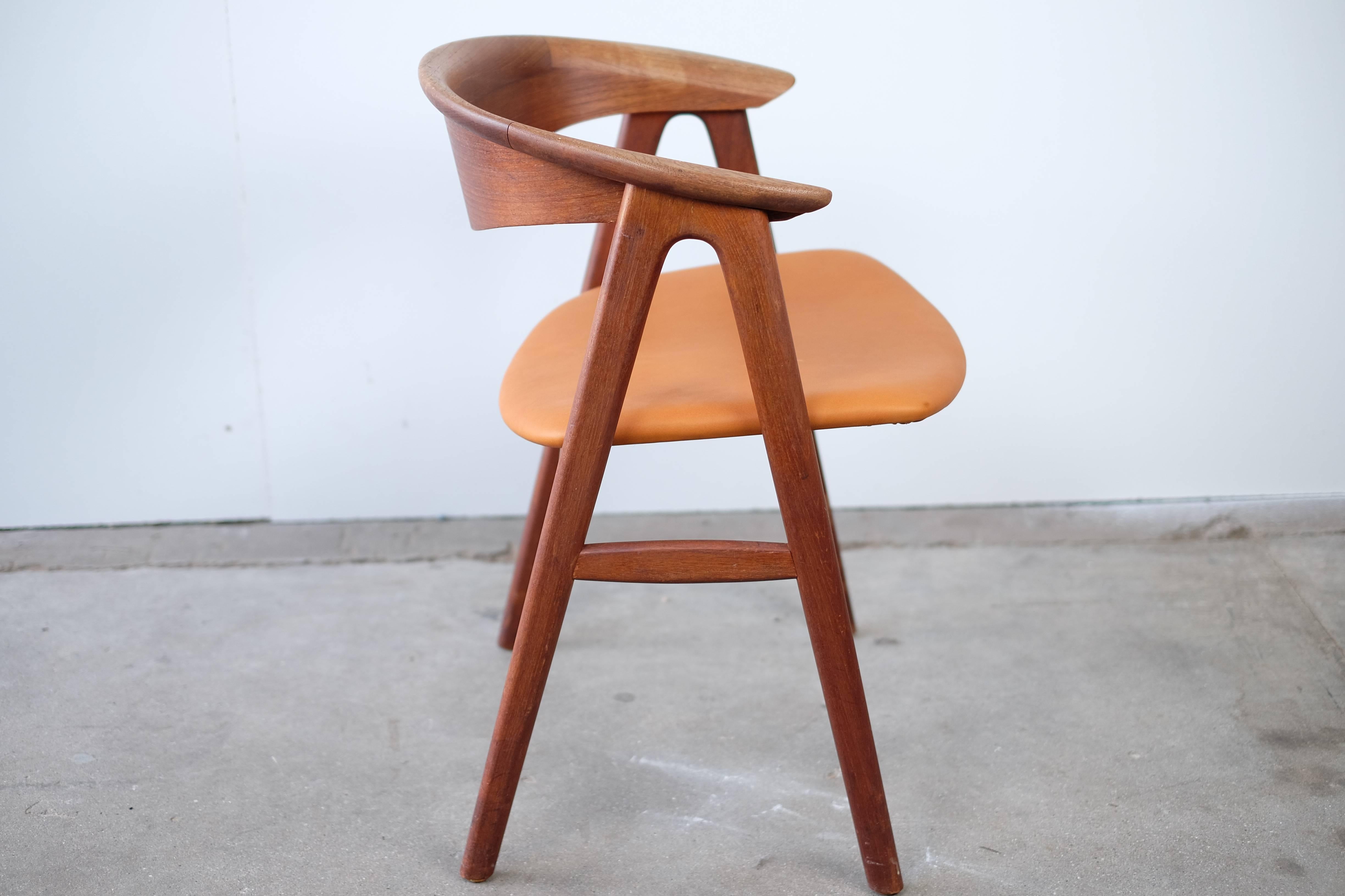 Stunning Chair in Teak, No. 52 by Erik Kirkegaard for Høng Stolefabrik In Good Condition For Sale In Middelfart, Fyn