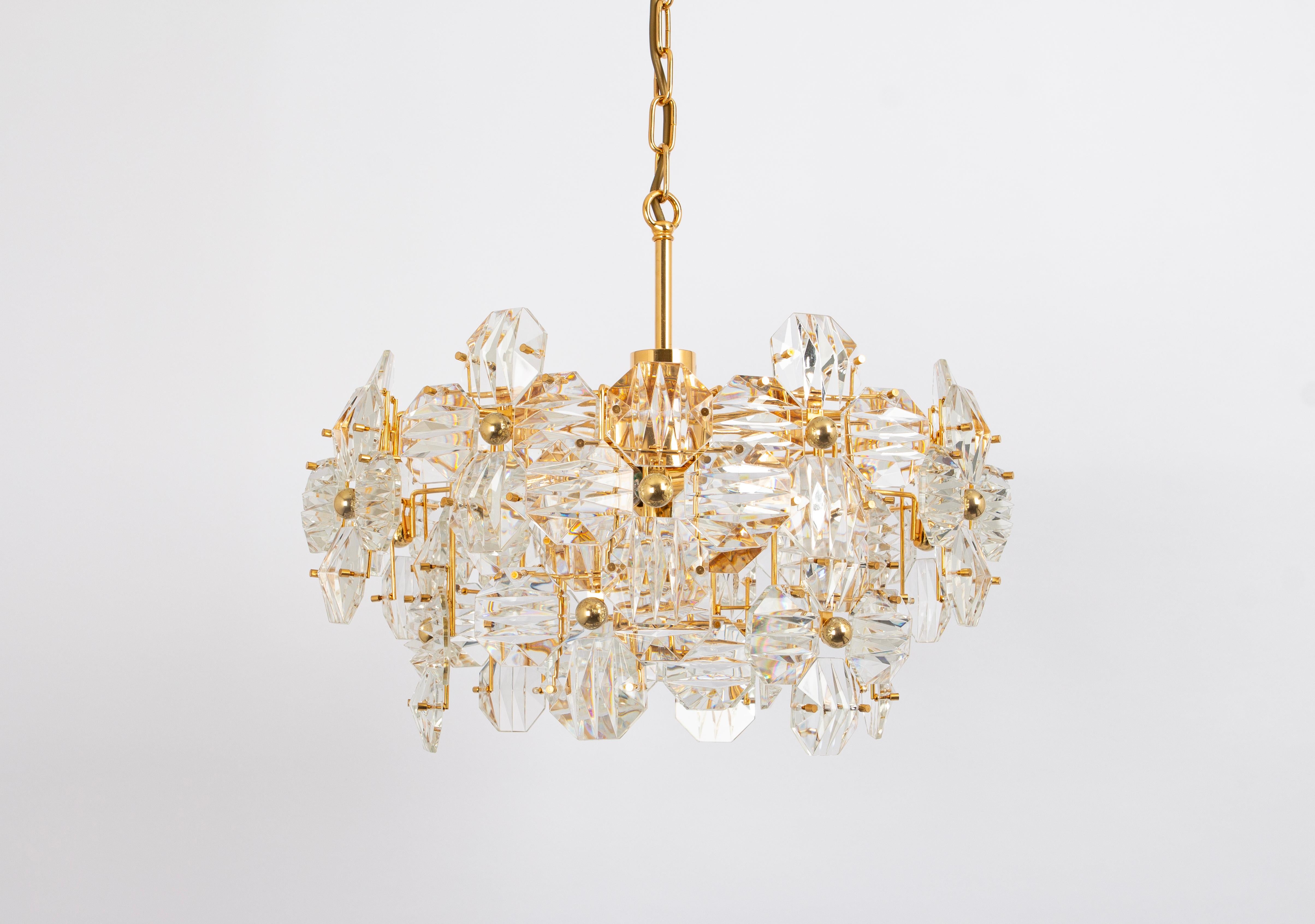 1 of 2 Stunning Chandelier, Brass and Crystal Glass by Kinkeldey, Germany, 1970s In Good Condition For Sale In Aachen, NRW
