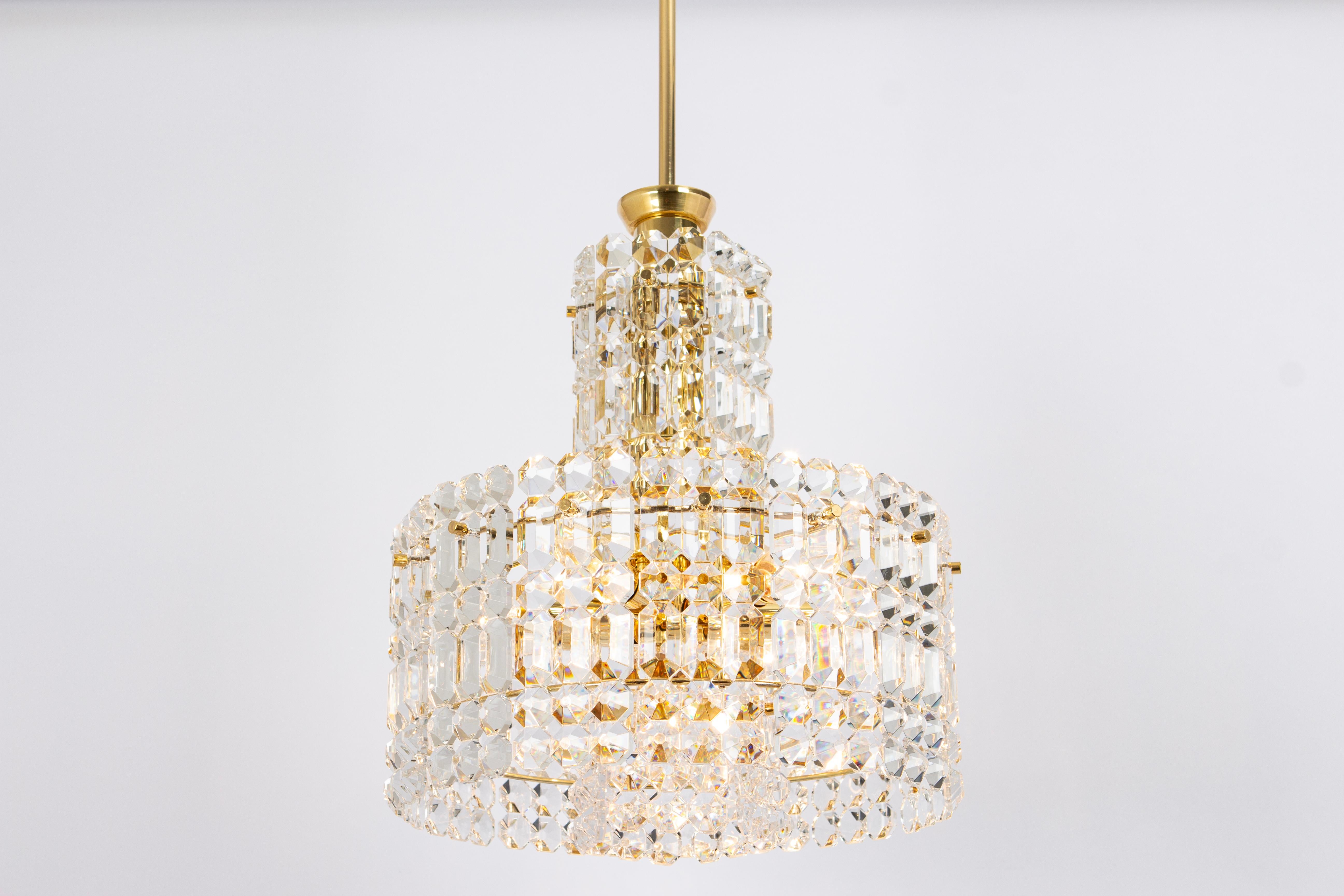 Stunning Chandelier, Brass and Crystal Glass by Kinkeldey, Germany, 1970s In Good Condition For Sale In Aachen, NRW
