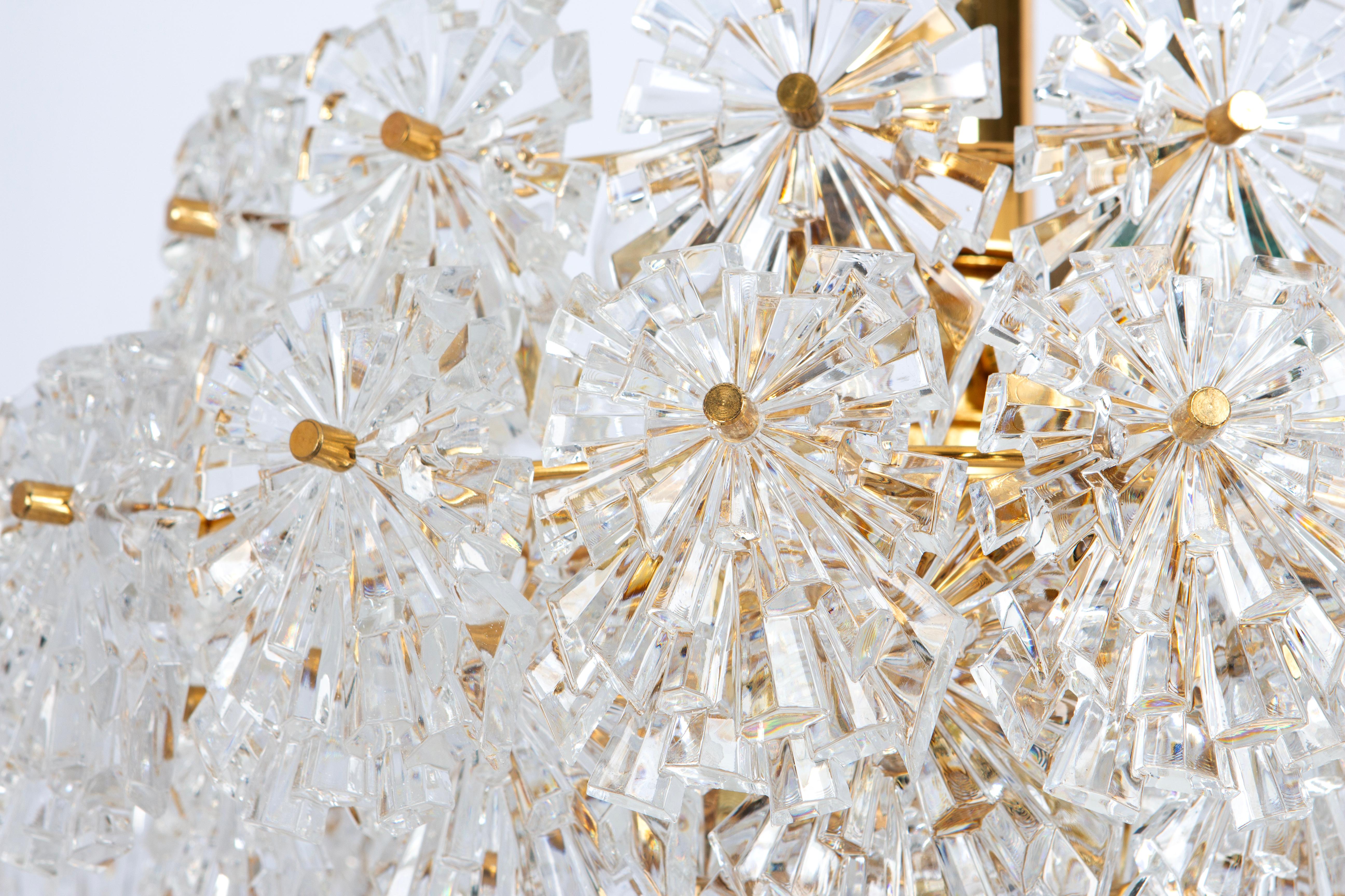 Stunning Chandelier, Brass and Crystal Glass, Kinkeldey, Germany, 1970s In Good Condition For Sale In Aachen, NRW