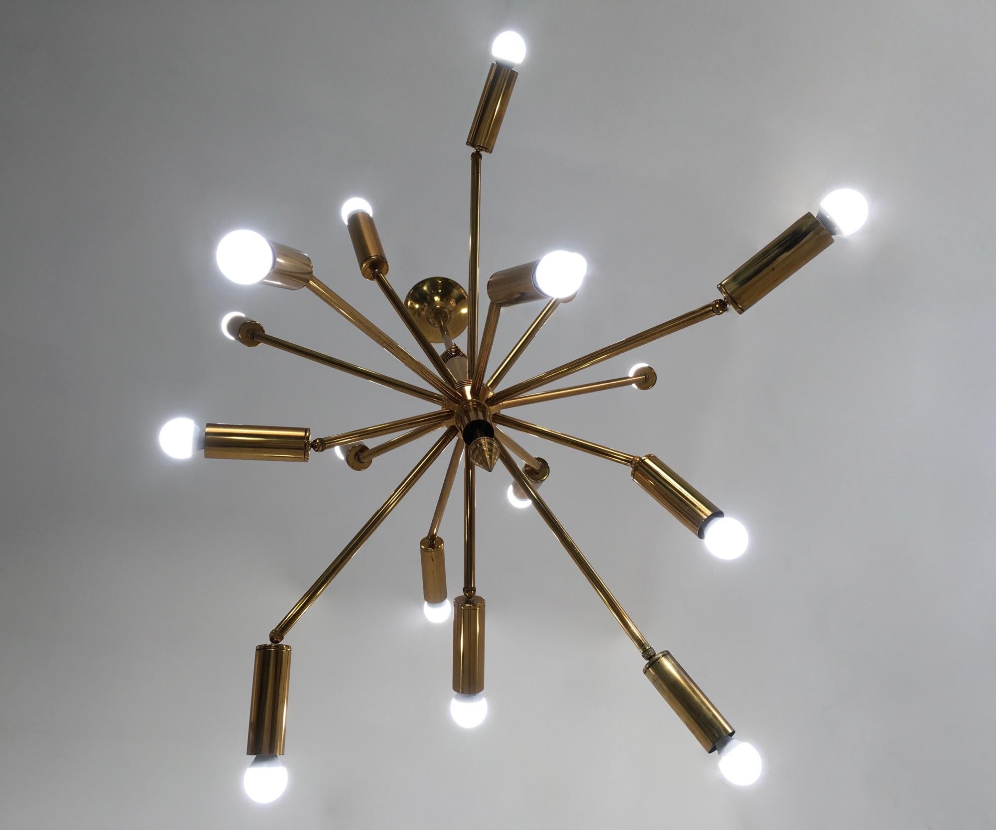 Stunning Chandelier with 16 Adjustable Brass Arms, Italy, 1950s In Excellent Condition In Bresso, Lombardy