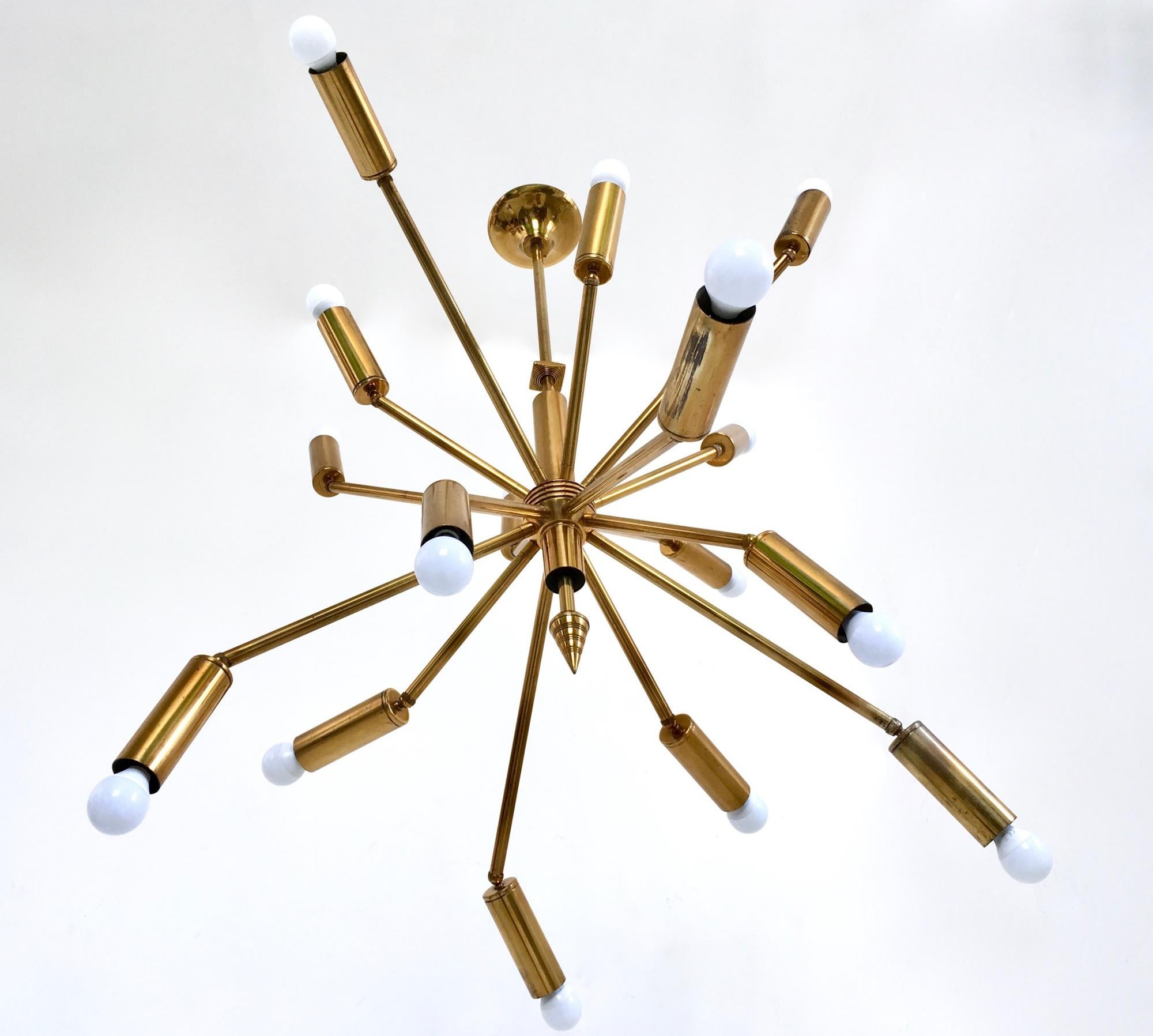 Mid-20th Century Stunning Chandelier with 16 Adjustable Brass Arms, Italy, 1950s