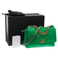 Stunning Chanel 19 shoulder bag in Green quilted leather , Matt gold and SHW