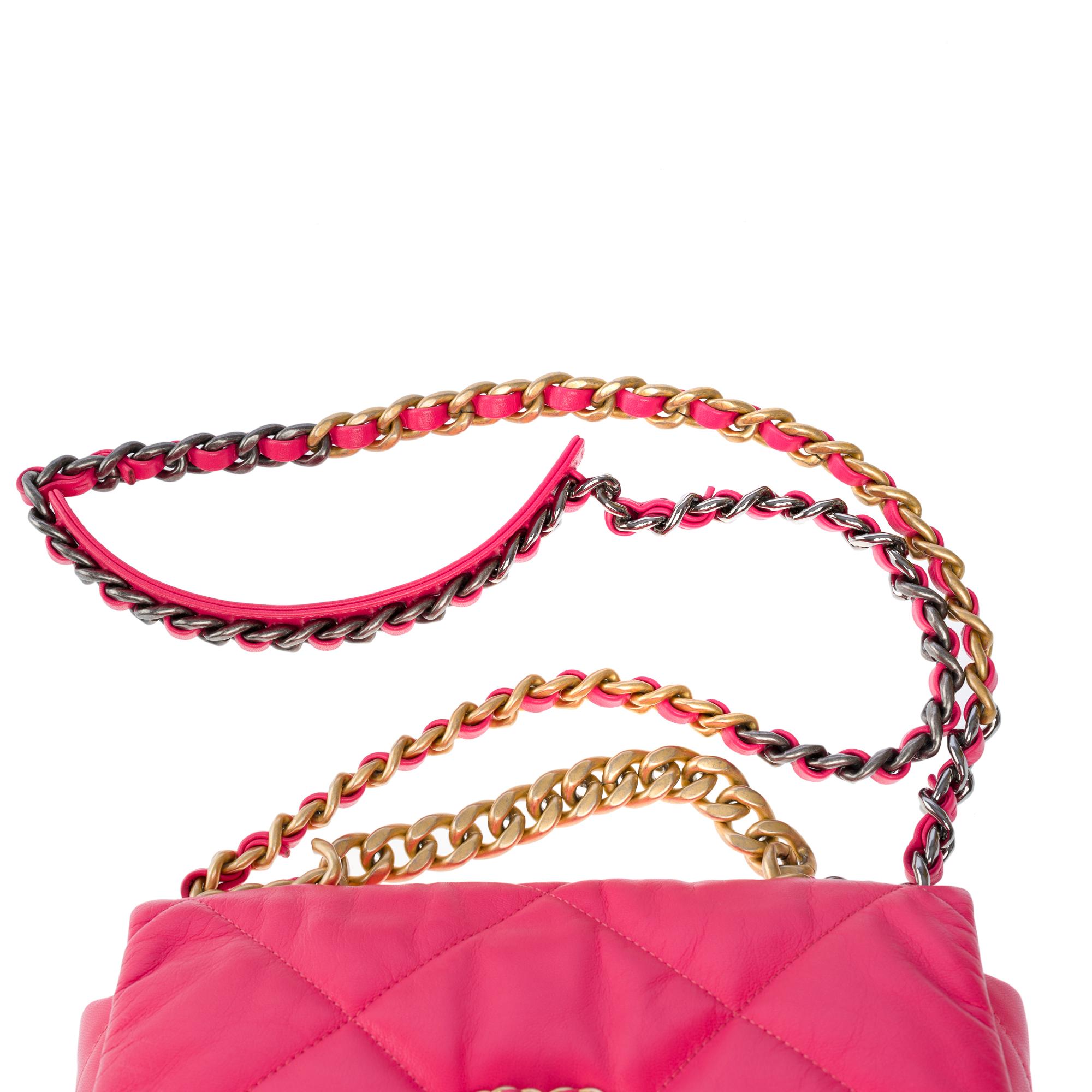 Stunning Chanel 19 shoulder bag in Pink quilted leather , Matt gold and SHW 7