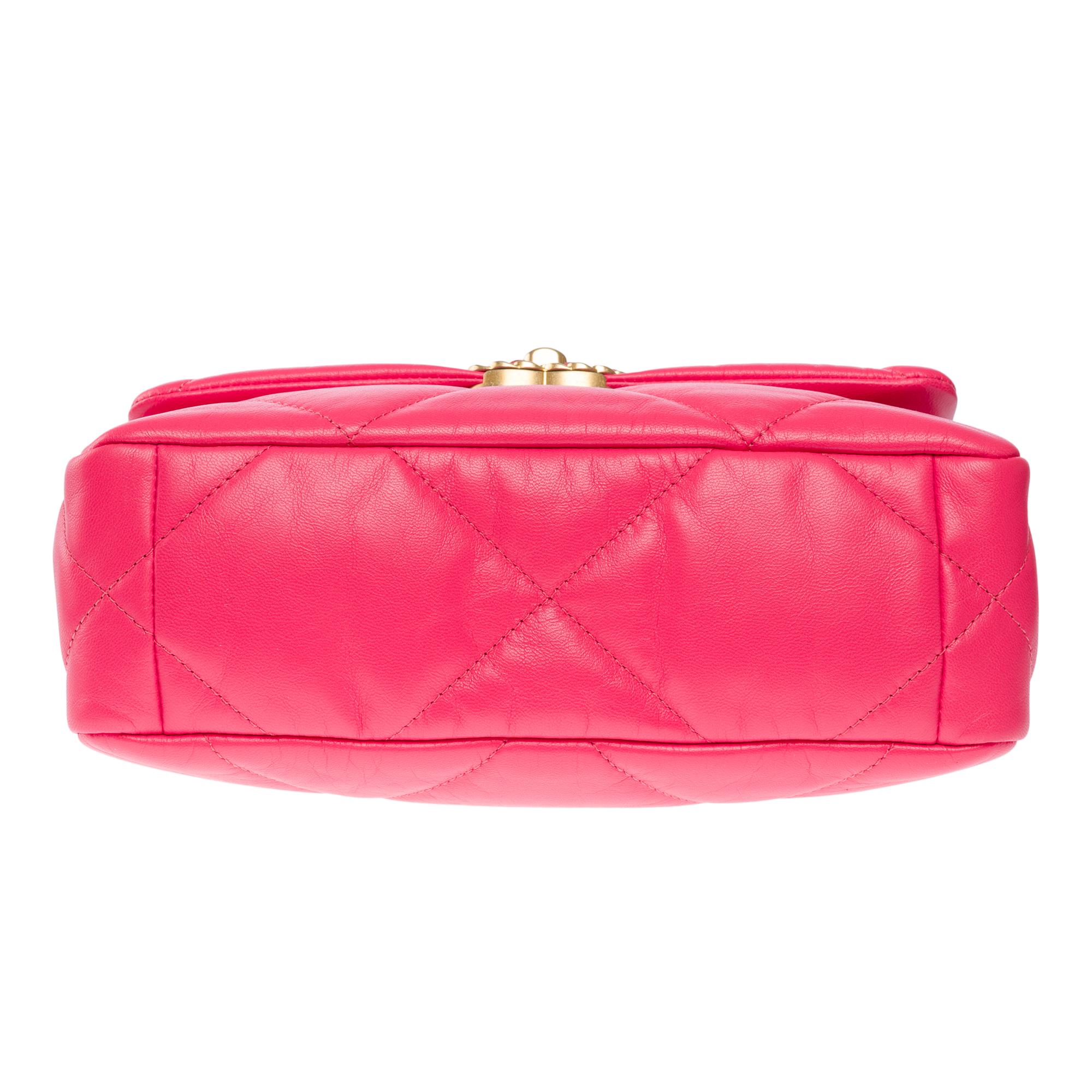 Stunning Chanel 19 shoulder bag in Pink quilted leather , Matt gold and SHW 8