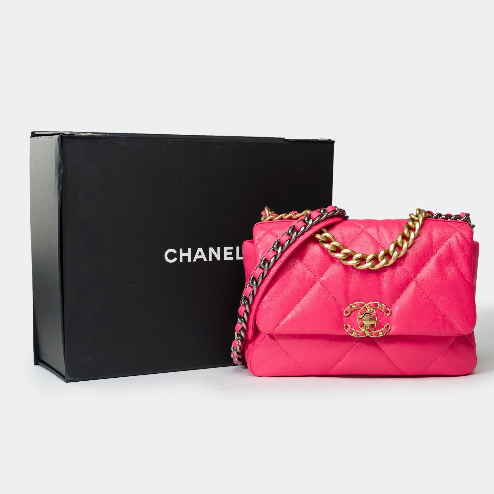 Stunning​ ​Chanel​ ​19​ ​shoulder​ ​flap​ ​bag​ ​in​ ​Pink​ ​quilted​ ​leather​ ​,​ ​trim​ ​in​ ​gold​ ​and​ ​silver​ ​metal,​ ​handle​ ​in​ ​aged​ ​gold​ ​metal,​ ​a​ ​chain​ ​handle​ ​in​ ​gold​ ​and​ ​silver​ ​metal​ ​interlaced​ ​with​ ​pink​