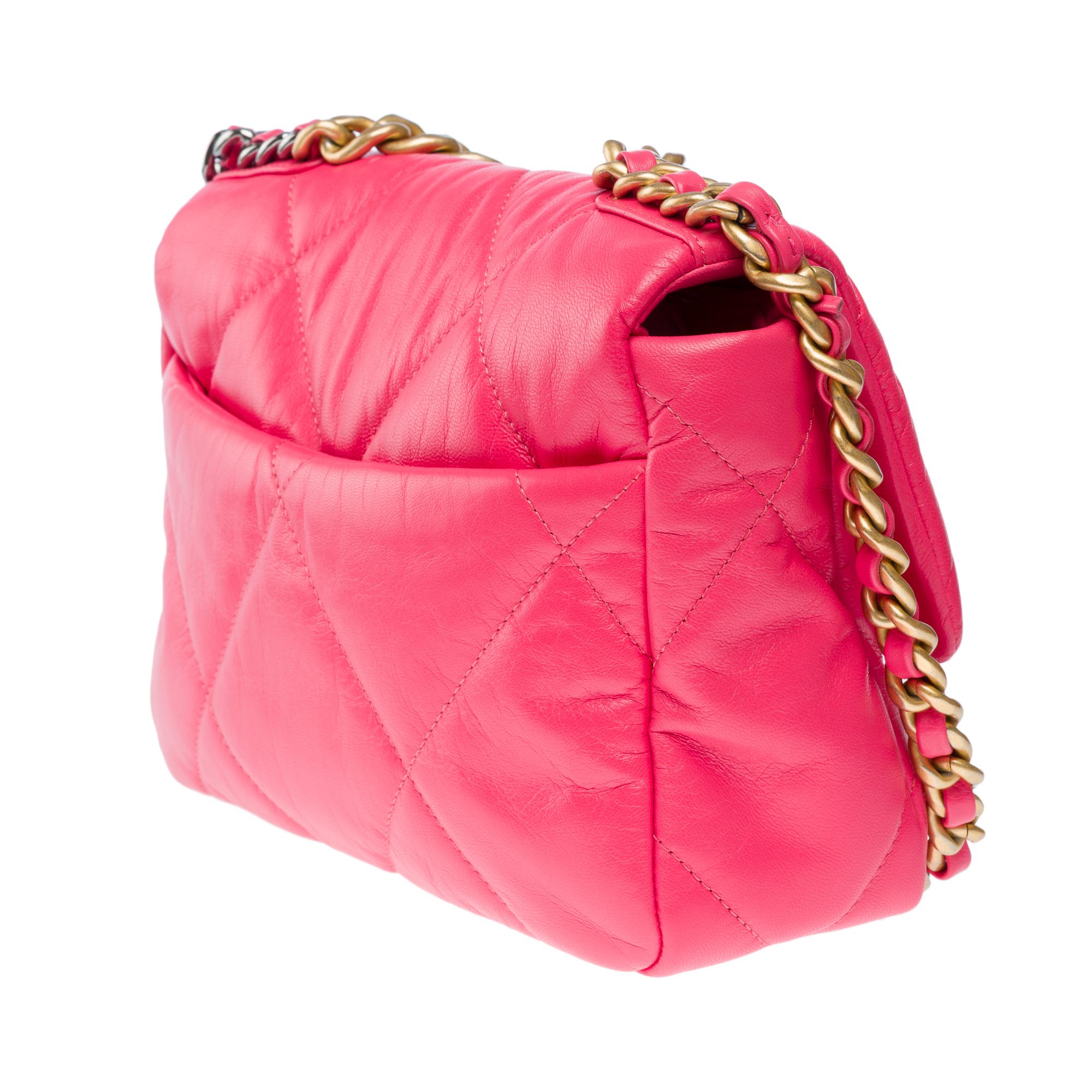 Stunning Chanel 19 shoulder bag in Pink quilted leather , Matt gold and SHW 3