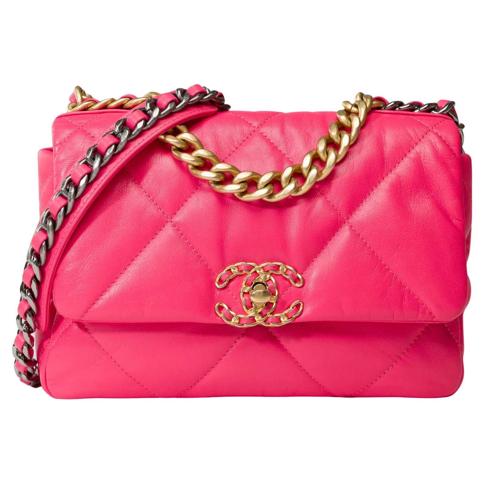 Stunning Chanel 19 shoulder bag in Pink quilted leather , Matt gold and SHW For Sale