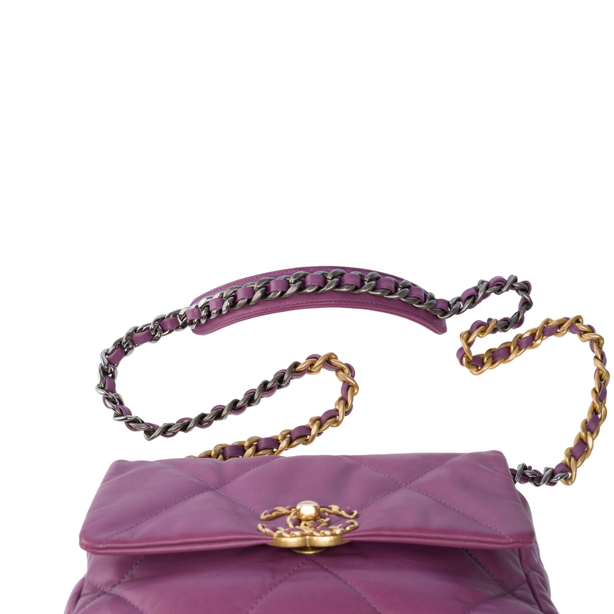 Superbe sac à bandoulière Chanel 19 en cuir matelassé violet, or mat et SHW en vente 6