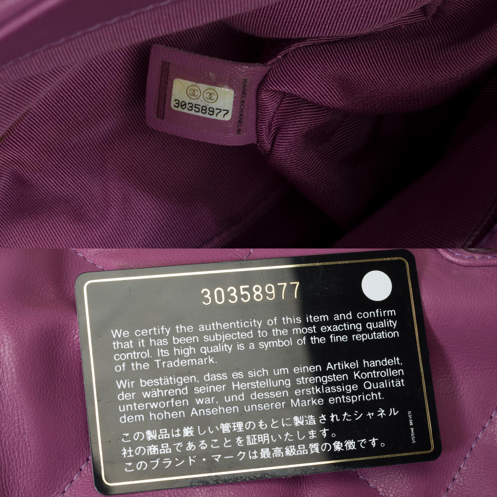 Superbe sac à bandoulière Chanel 19 en cuir matelassé violet, or mat et SHW en vente 4