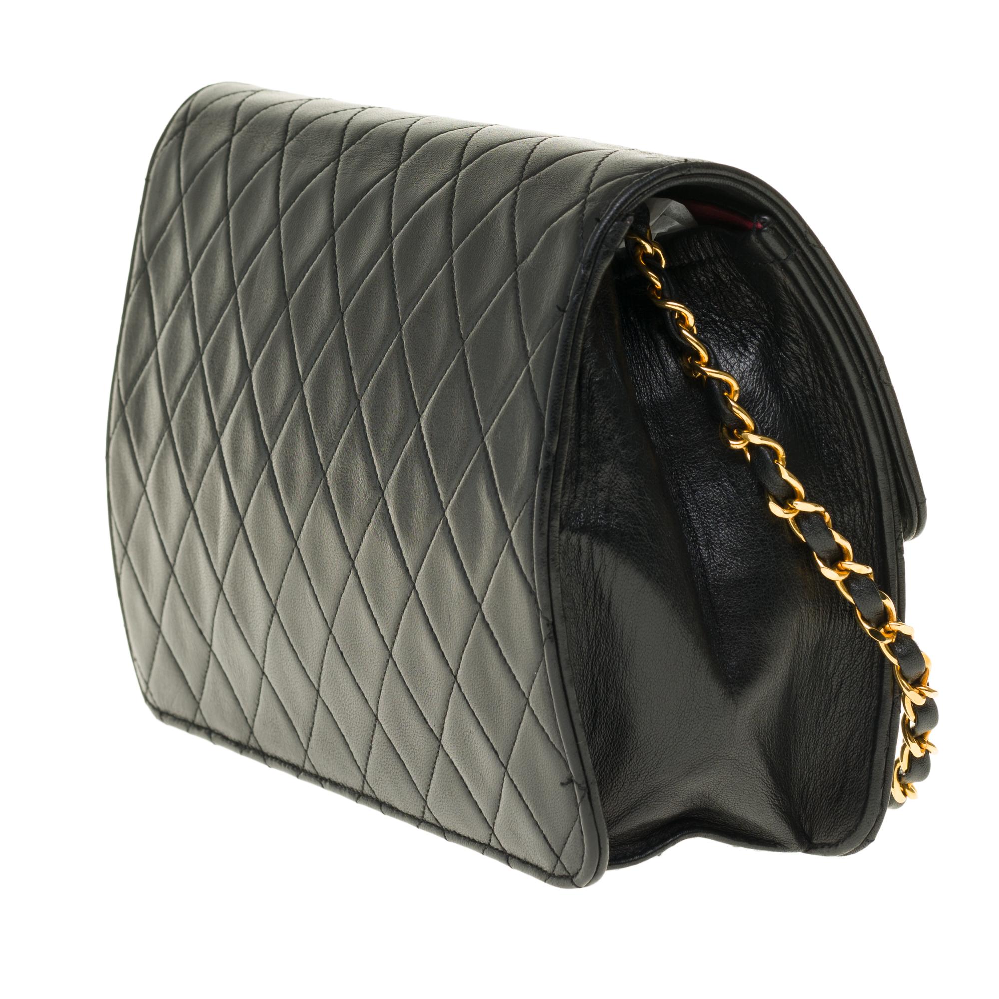 Stunning Chanel Classic shoulder bag in black quilted lambskin and gold hardware In Good Condition In Paris, IDF