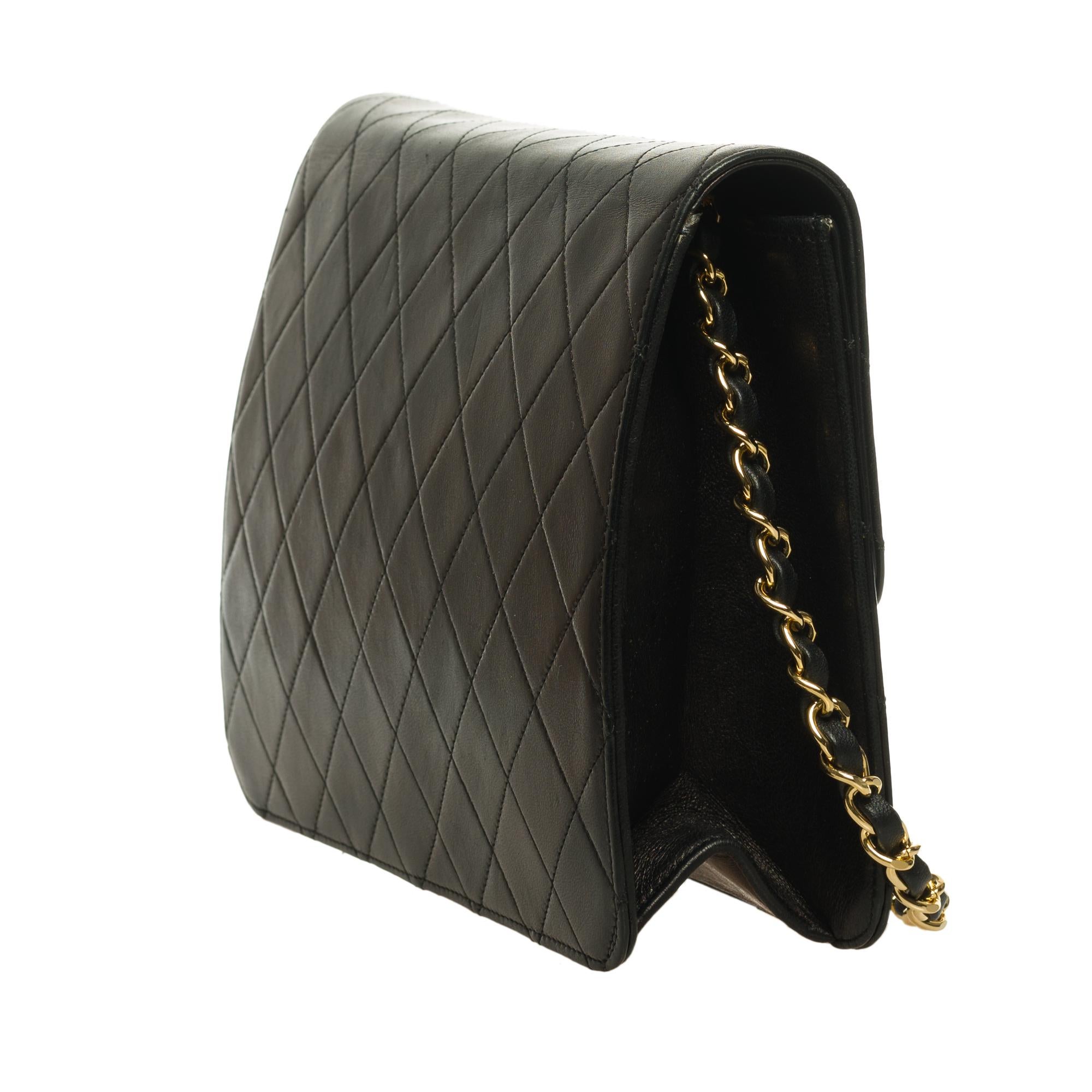 Stunning Chanel Classic shoulder bag in black quilted lambskin and gold hardware In Good Condition In Paris, IDF