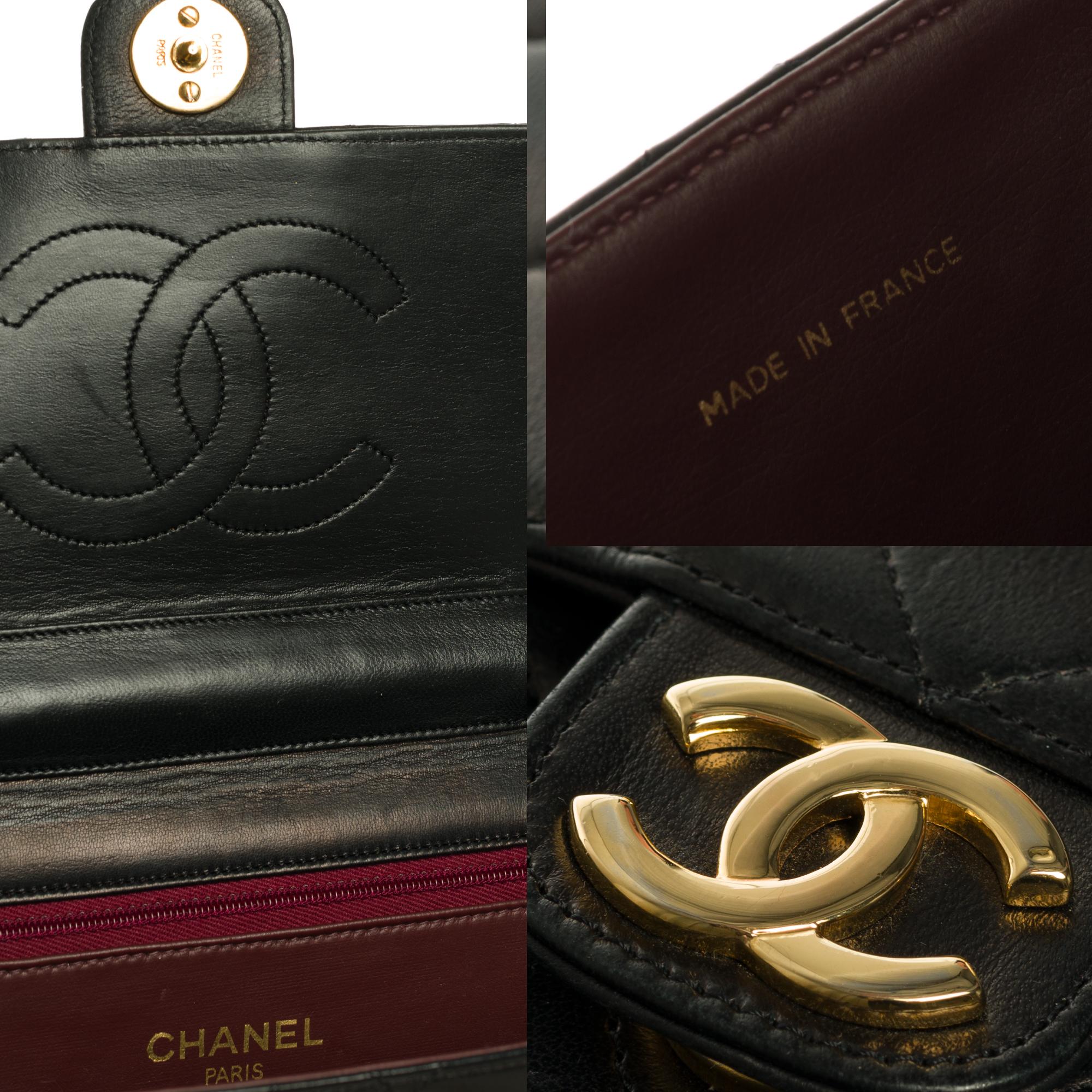 Women's Stunning Chanel Classic shoulder bag in black quilted lambskin and gold hardware