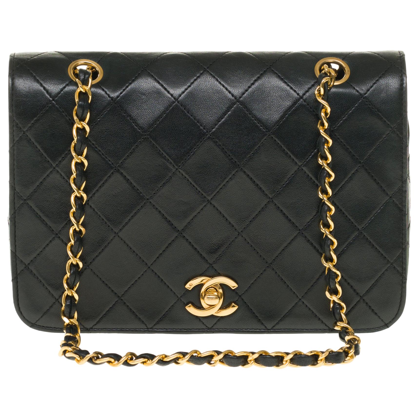 Stunning Chanel Classic Shoulder bag in black quilted lambskin and gold hardware