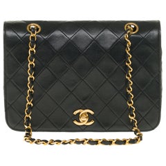 Stunning Chanel Classic Shoulder bag in black quilted lambskin and gold hardware