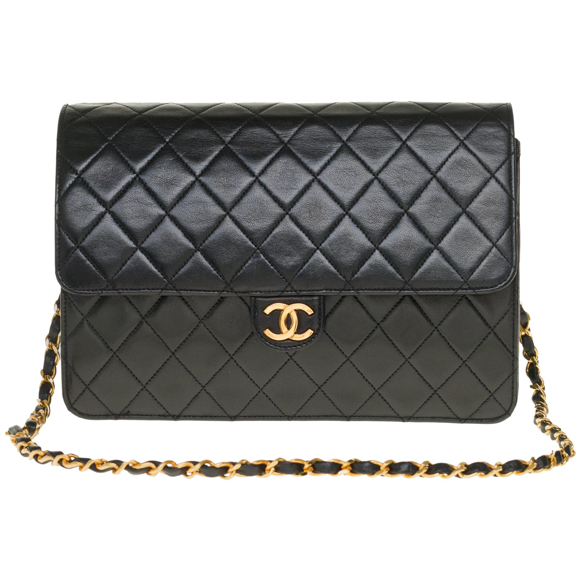Stunning Chanel Classic shoulder bag in black quilted lambskin and gold hardware