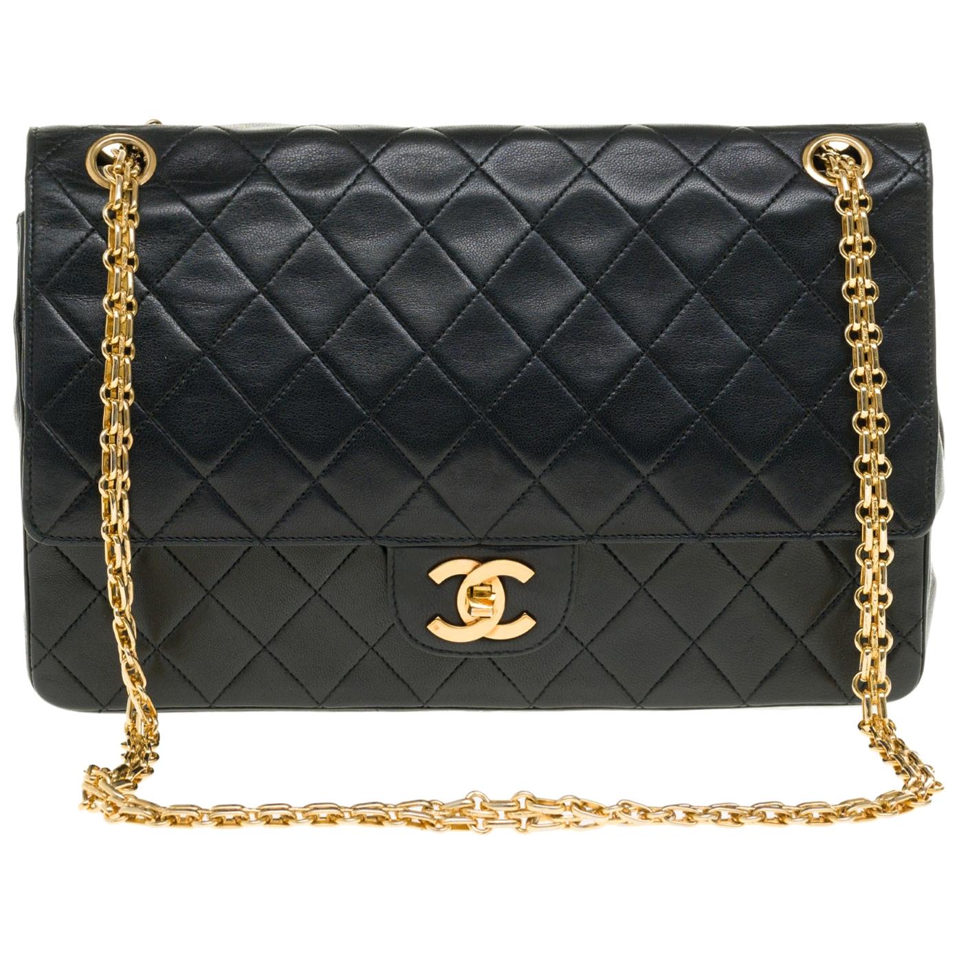 Stunning Chanel Classic shoulder bag in black quilted lambskin and gold hardware