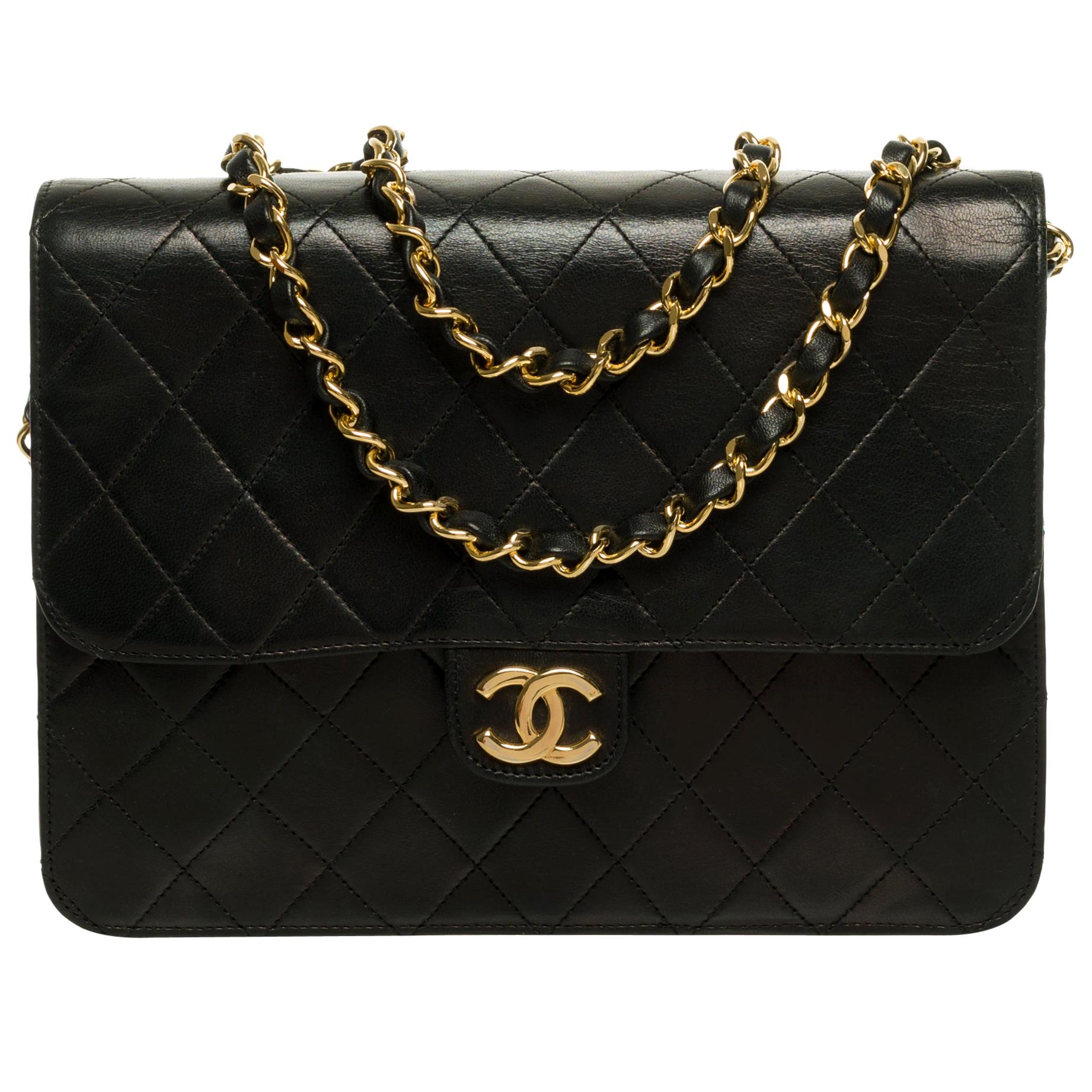 Stunning Chanel Classic shoulder bag in black quilted lambskin and gold hardware