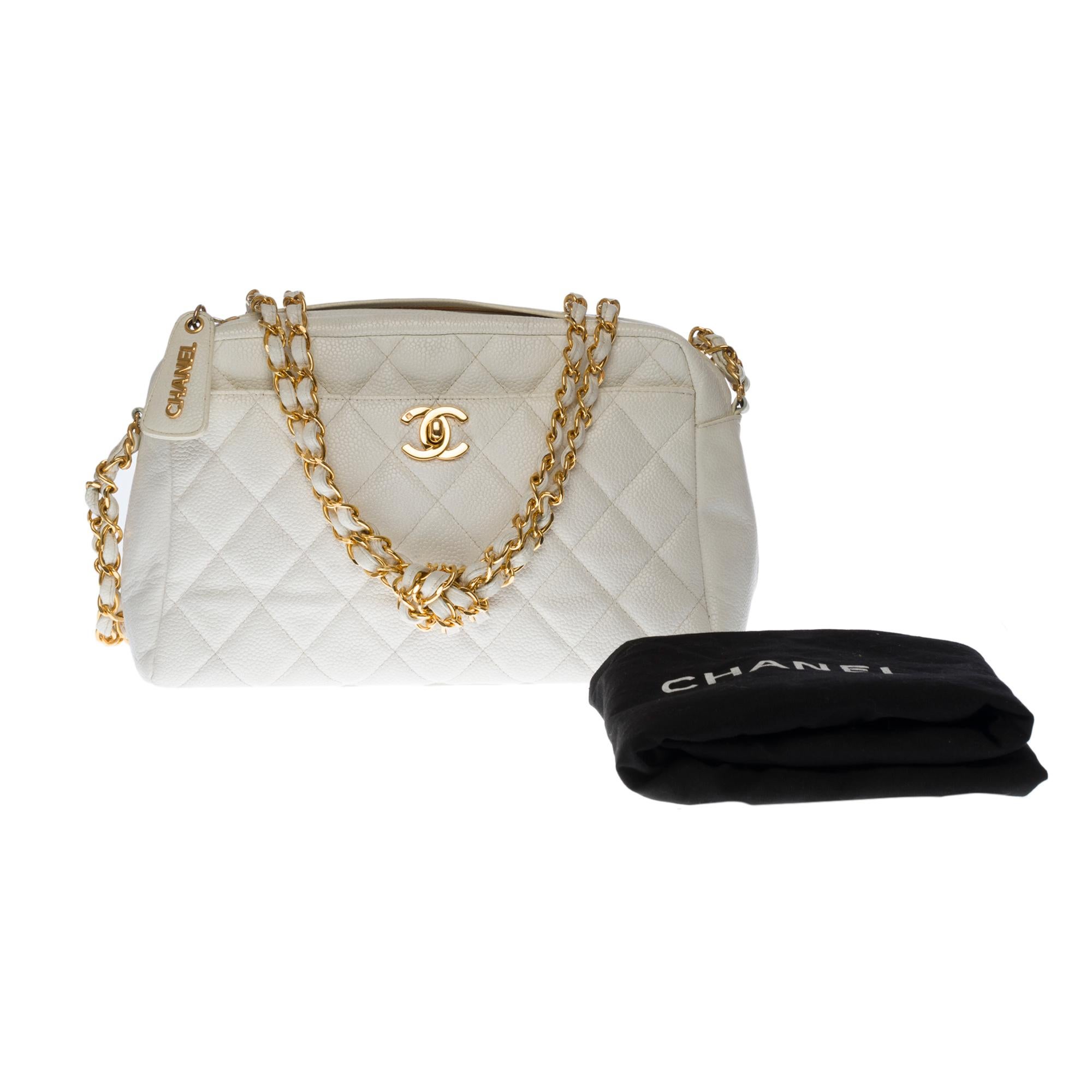 Stunning Chanel Classic shoulder bag in white caviar quilted leather, GHW 7