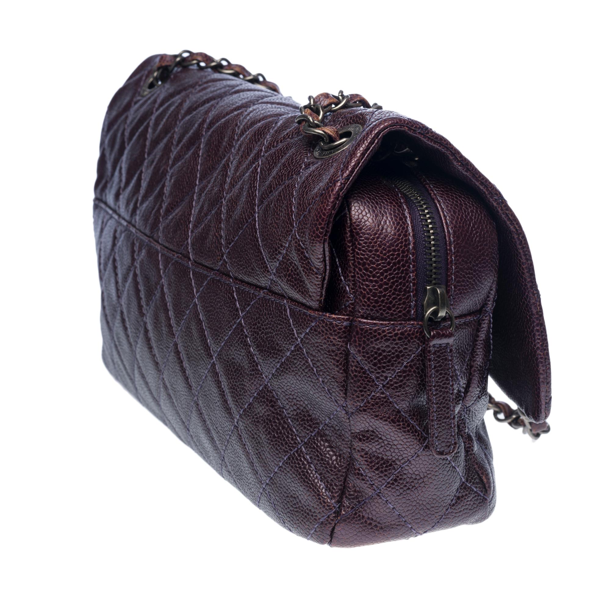 Stunning Chanel Classic shoulder flap bag in purple caviar leather, SHW In Excellent Condition In Paris, IDF