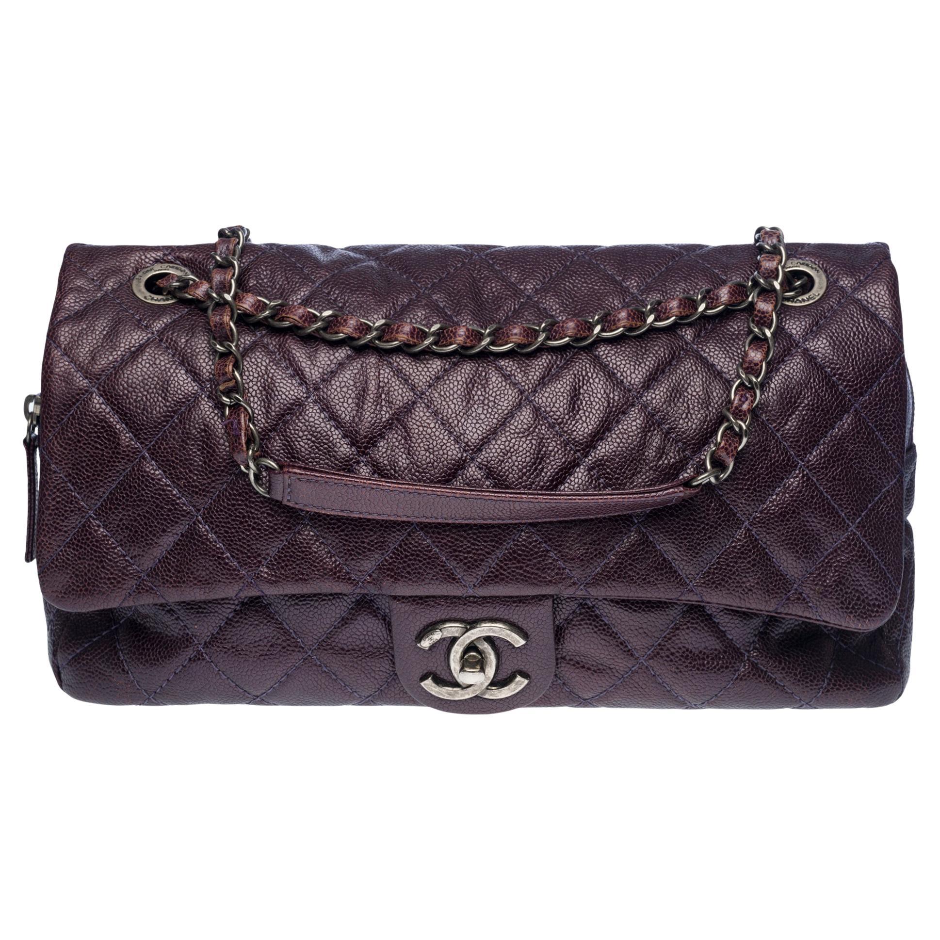 Stunning Chanel Classic shoulder flap bag in purple caviar leather, SHW