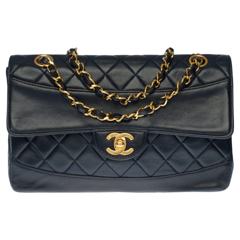 Stunning Chanel Classic single flap shoulder bag in Navy blue leather , GHW  at 1stDibs