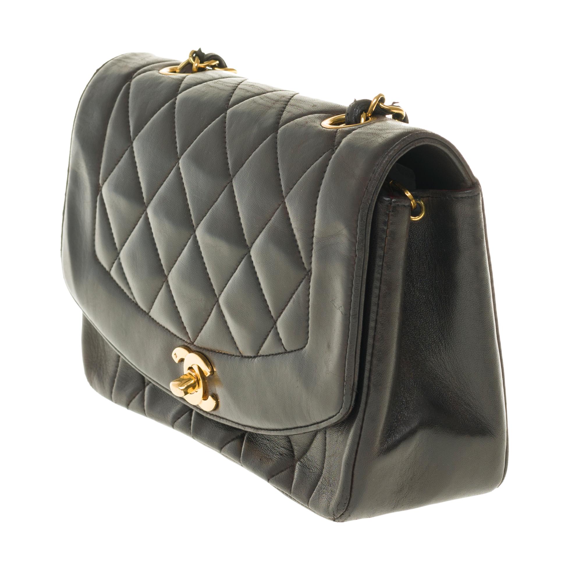 Black Stunning Chanel Diana Shoulder bag in black quilted lambskin with gold hardware