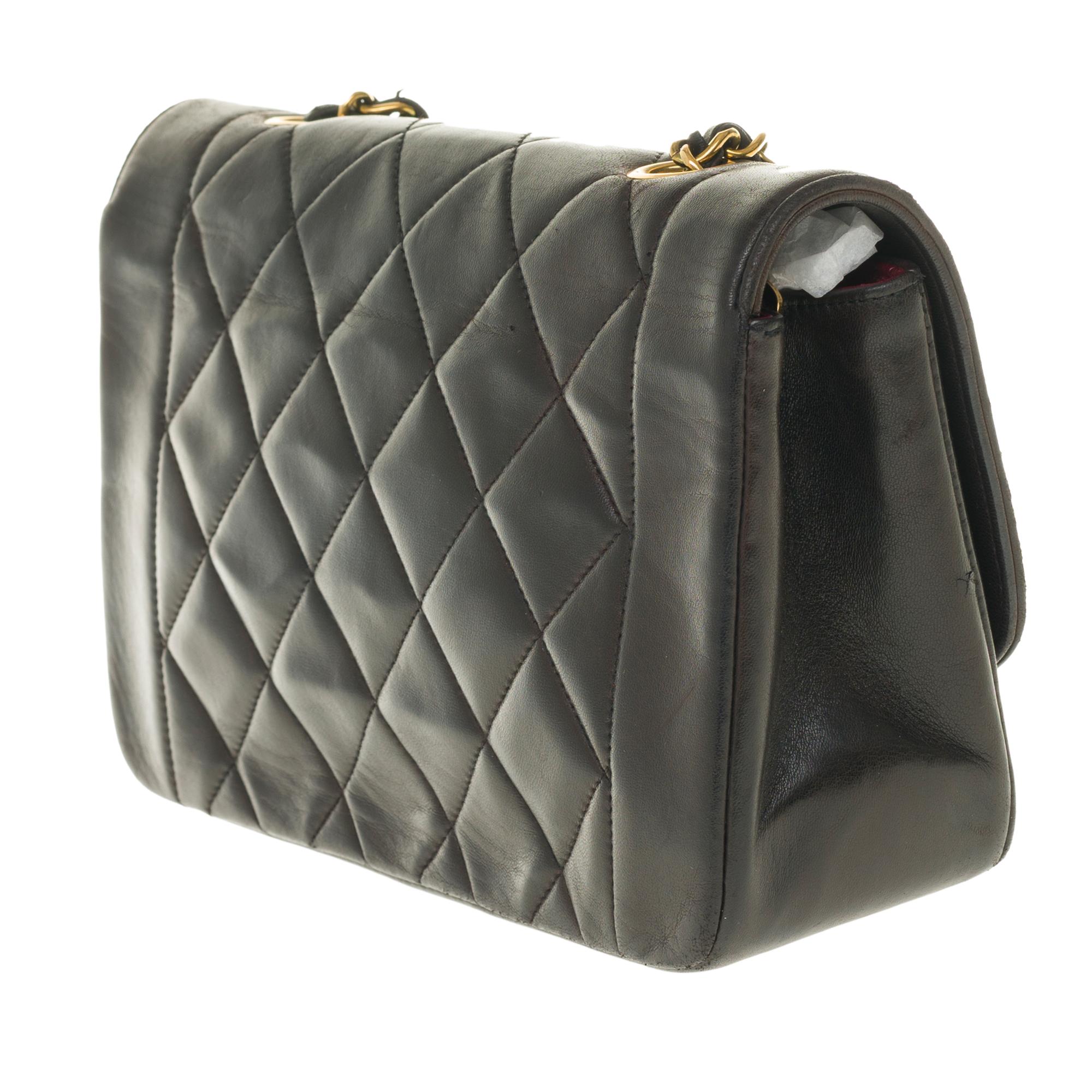 Stunning Chanel Diana Shoulder bag in black quilted lambskin with gold hardware In Good Condition In Paris, IDF