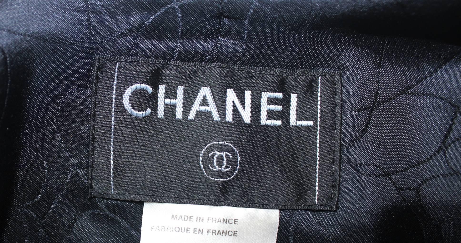 Stunning Chanel Melange CC Logo Button Vest Gilet Jacket In Excellent Condition In Switzerland, CH