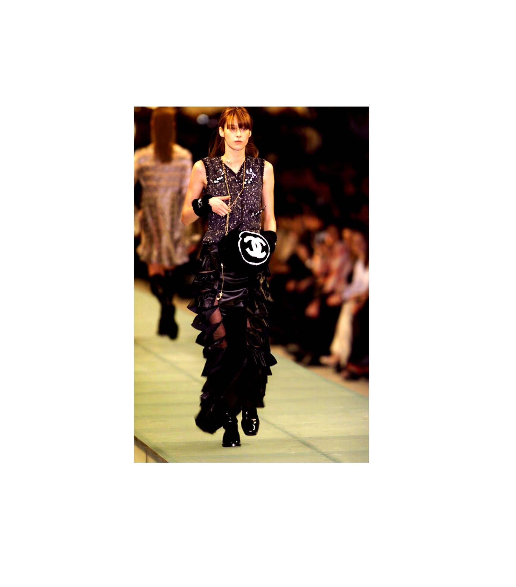 Stunning Chanel Melange CC Logo Button Vest Gilet Jacket 5