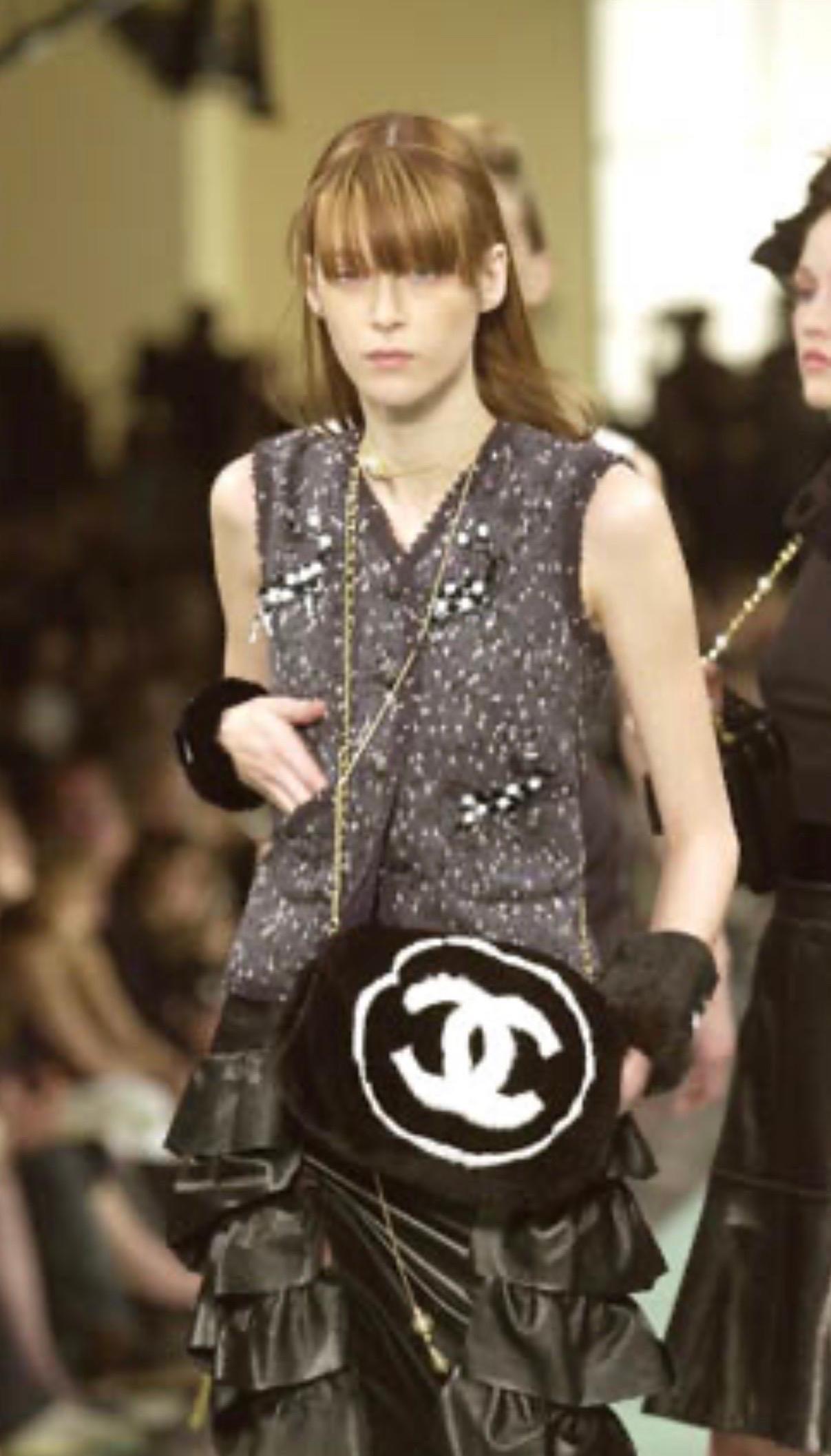 Stunning Chanel Melange CC Logo Button Vest Gilet Jacket 2