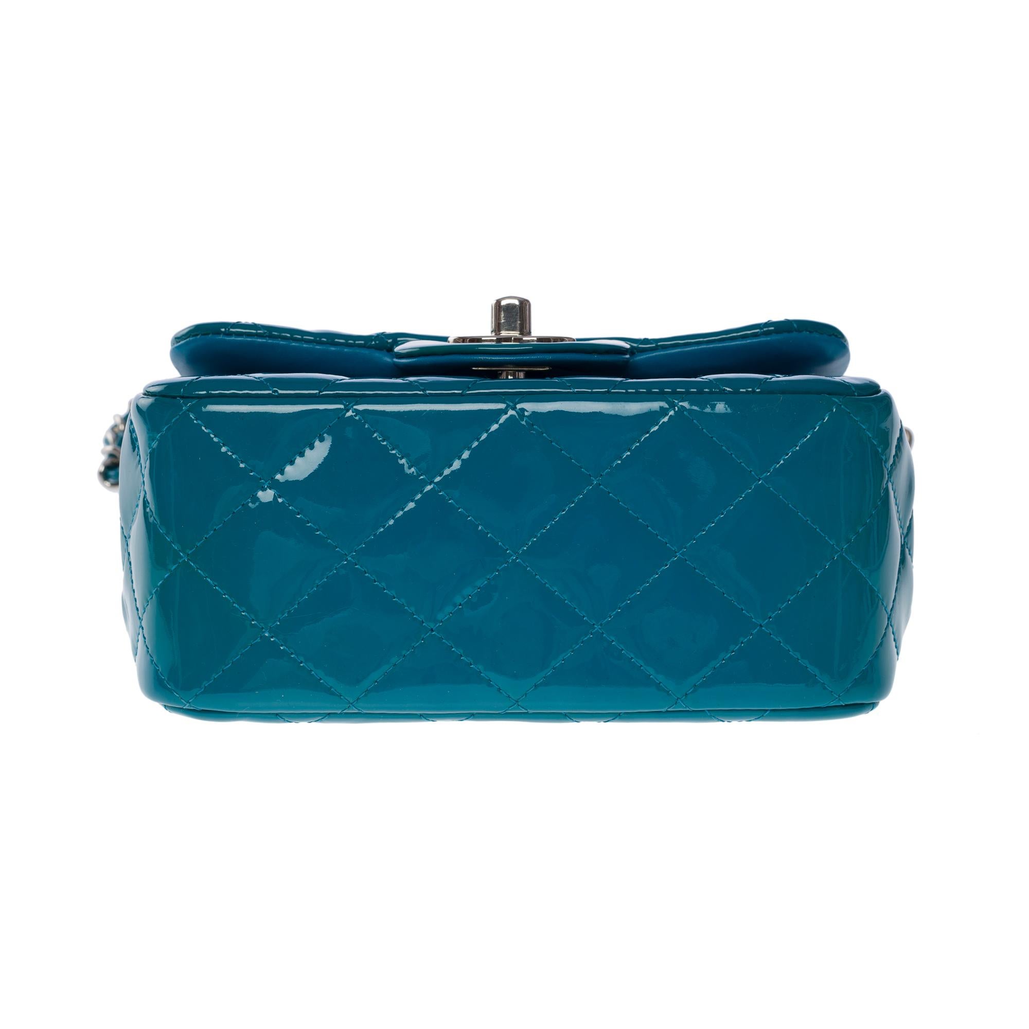 Splendida borsa a tracolla Chanel Mini Timeless in vernice trapuntata blu, SHW in vendita 5
