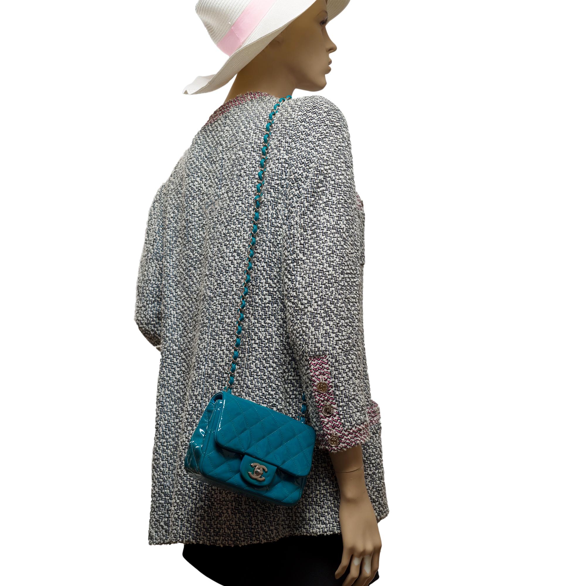 Splendida borsa a tracolla Chanel Mini Timeless in vernice trapuntata blu, SHW in vendita 6